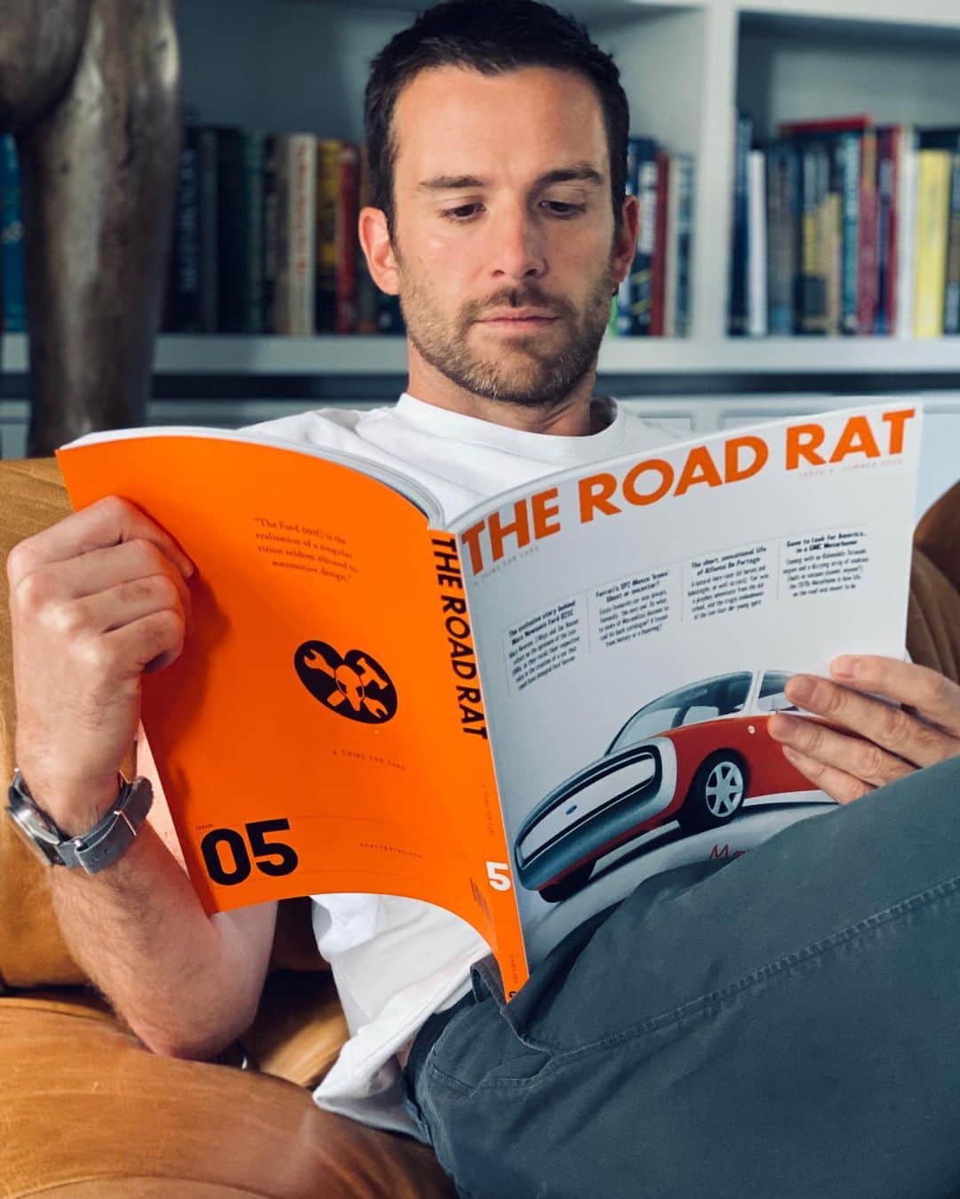 Coldplayのインスタグラム：「Issue 5 of @roadratmagazine - the car magazine I’m Creative Director for - is here! It’s available now through our web shop and ships globally.⁠ www.theroadrat.com⁠ ⁠ This issue has been made in collaboration with legendary designer @marcnewsonofficial - there’s an in depth interview with Marc as well as a general curation of features and stories based upon Marc’s automotive leanings. ⁠ ⁠ Guy (@guyberryman)」
