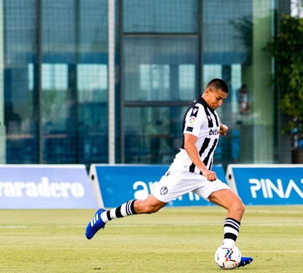 オスカル・デュアルテさんのインスタグラム写真 - (オスカル・デュアルテInstagram)「Segundo partido de pretemporada, seguimos mejorando de cara al inicio de @laliga  🐸@levanteud 🐸 #puravida」8月30日 4時58分 - oduarte06