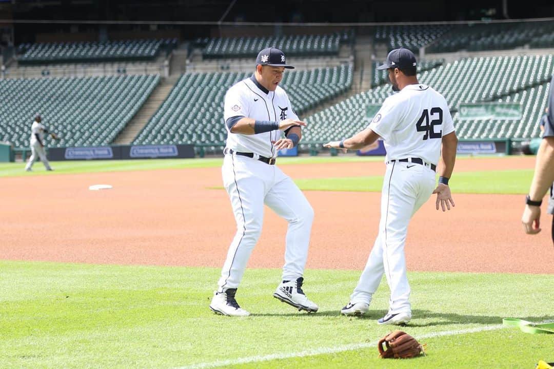 ミゲル・カブレラのインスタグラム：「Top 50 HIT RBI HR  El número 16 🤫」