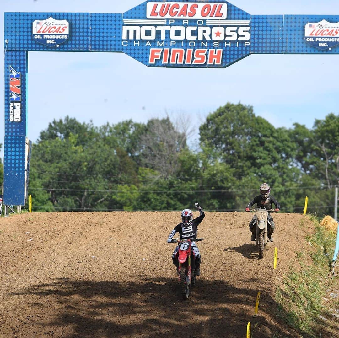 Racer X Onlineさんのインスタグラム写真 - (Racer X OnlineInstagram)「2️⃣ in a row for @JeremyMartin6 🦾 as he wins the second moto and overall at @IronmanMX 🏆」8月30日 5時03分 - racerxonline