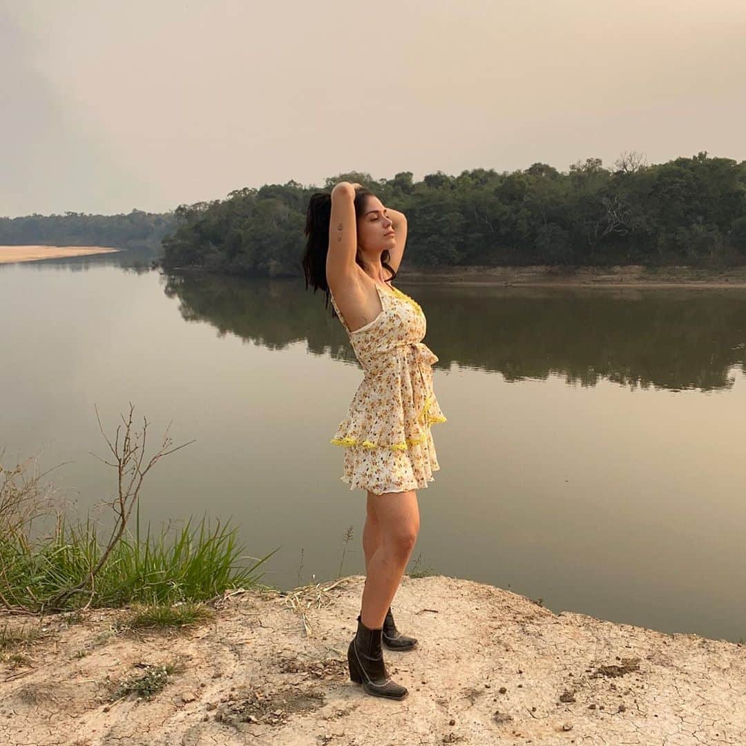 Fabi Martinezさんのインスタグラム写真 - (Fabi MartinezInstagram)「🌞 ( @deus.paraguay ) #sunsetphotography #campo #flores」8月30日 5時36分 - fabimartinezoficial