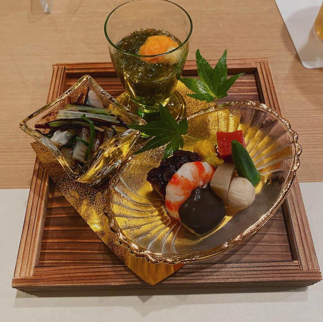 東森美和さんのインスタグラム写真 - (東森美和Instagram)「先日… 西麻布のふぐ🐡山田屋さんへ  冷のひれ酒と共に〜😍 日本酒が進みました。美味でした。  ご飯を載せる事多いけど、 ほぼこれは個人的な記録です😂  お腹すいたらインスタを見返して記憶を蘇らせて楽しんでますww  #山田屋 #ふぐ山田屋 #西麻布グルメ」8月30日 6時45分 - higashimorimiwa