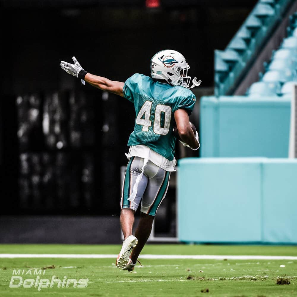 マイアミ・ドルフィンズさんのインスタグラム写真 - (マイアミ・ドルフィンズInstagram)「Rehearsal 👔」8月30日 6時53分 - miamidolphins