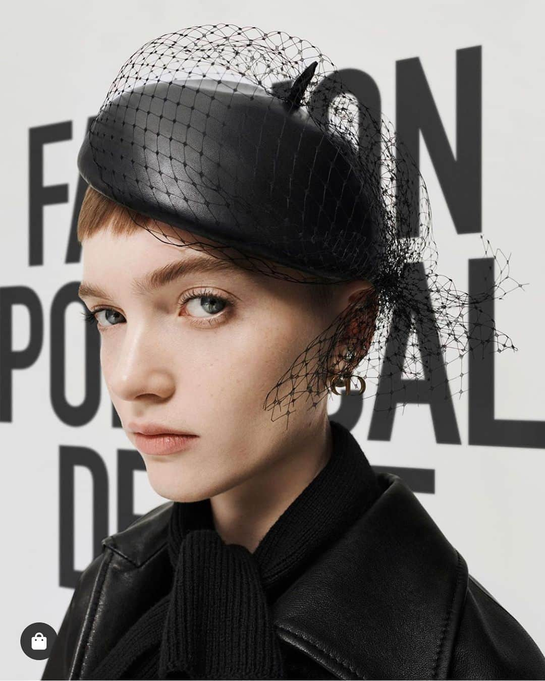 スティーブンジョーンズさんのインスタグラム写真 - (スティーブンジョーンズInstagram)「#Repost @dior ・・・ Inspired by vintage headpieces, the #DiorFall20 collection by @MariaGraziaChiuri and @stephenjonesmillinery. 'Dior Parisian Beret' leather beret embellished with a veil punctuate the season's looks. ⁠⠀ © @SarahBlais」8月30日 6時56分 - stephenjonesmillinery