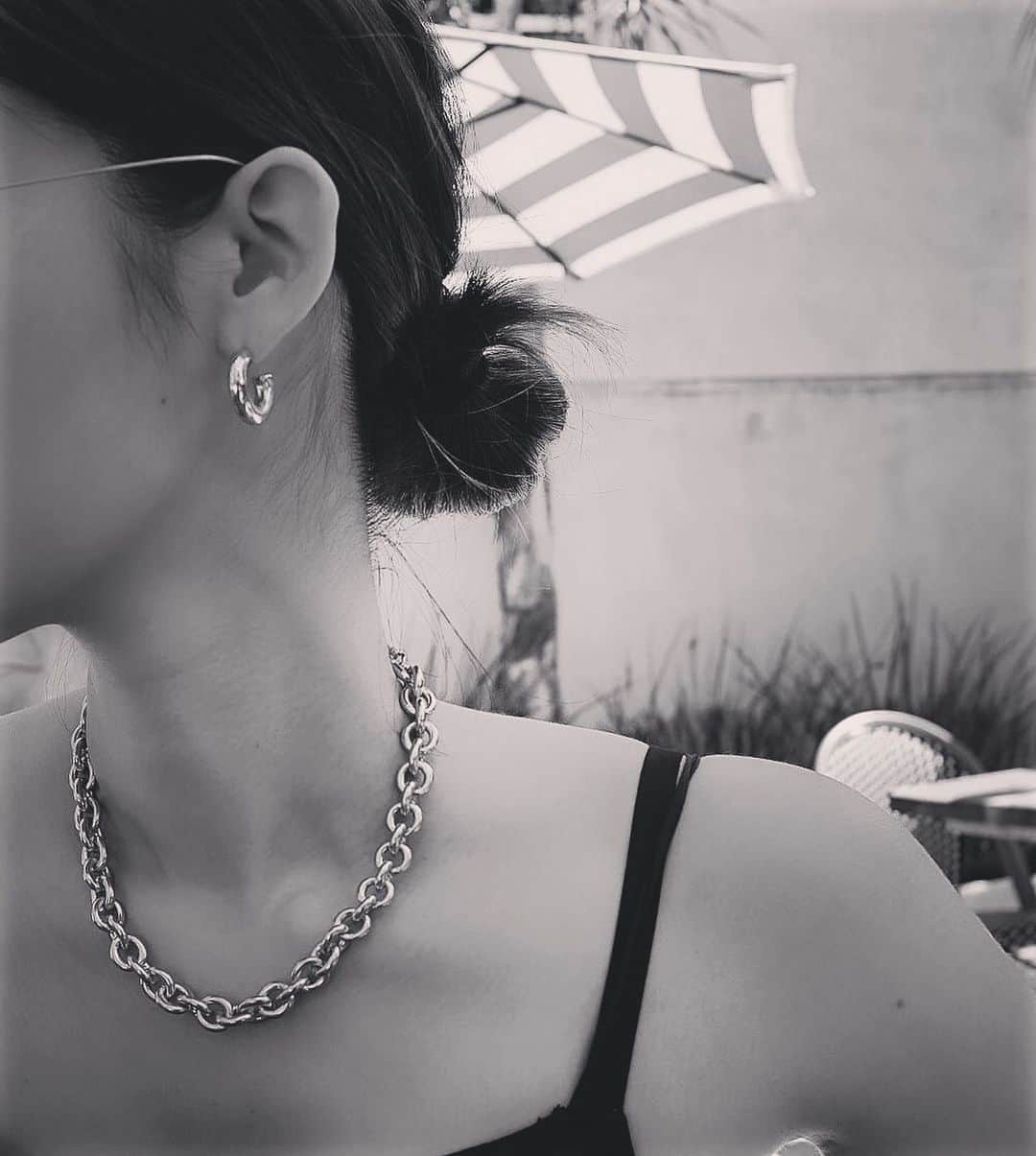佐々木千絵のインスタグラム：「Classic.   定番のお団子スタイル   #easy #hair」