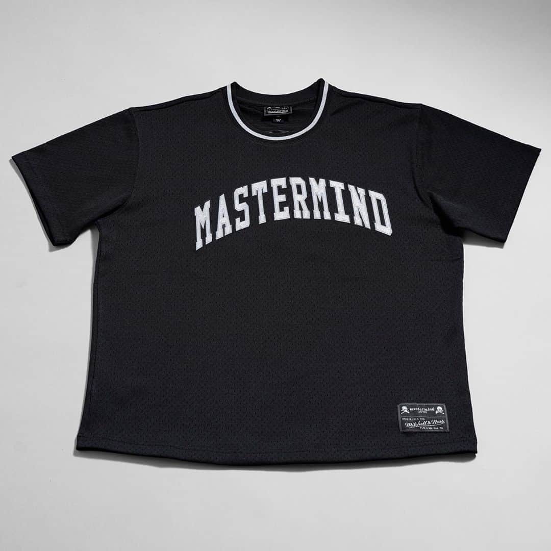 HYPEBEASTさんのインスタグラム写真 - (HYPEBEASTInstagram)「@hypebeaststyle: @mastermindjapan_official and @mitchellandness introduce a retro-indebted capsule collection. Featuring a varsity jacket, hoodie, T-shirt, Swingman jersey, shorts and cap the collection is available today.⁠⠀ Photo: Mastermind Japan」8月30日 7時50分 - hypebeast