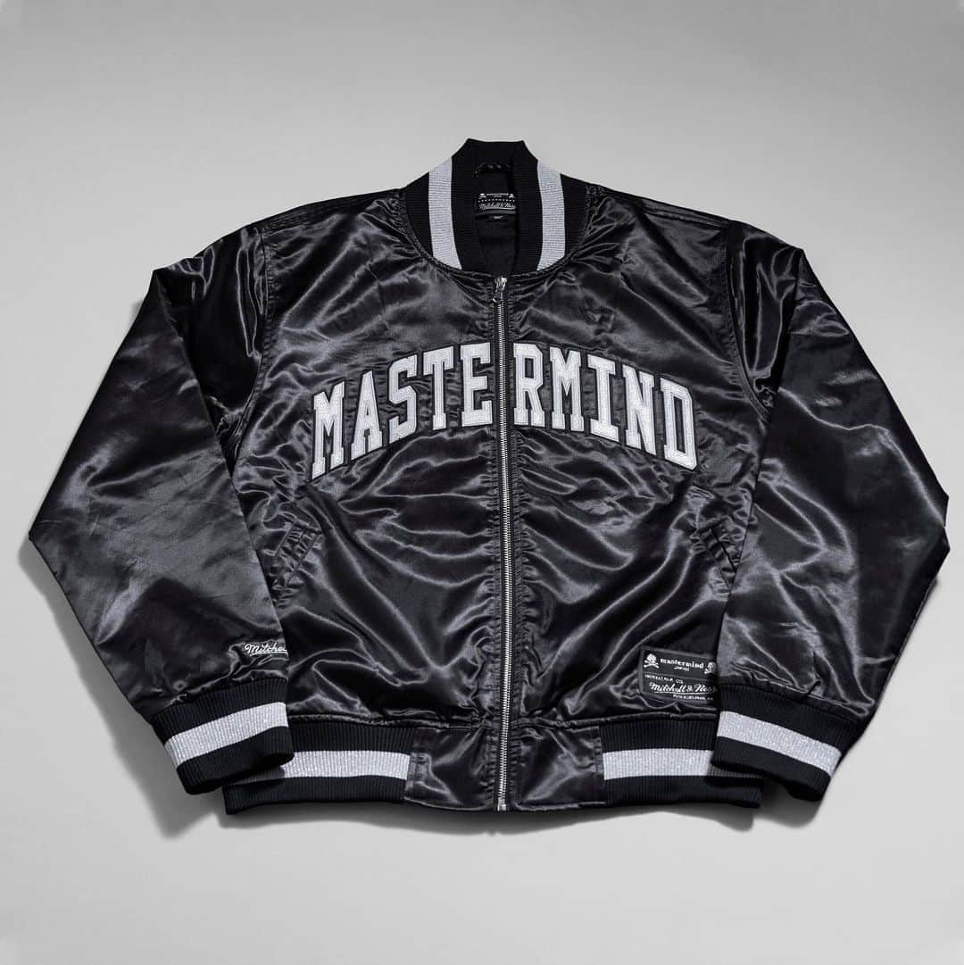 HYPEBEASTさんのインスタグラム写真 - (HYPEBEASTInstagram)「@hypebeaststyle: @mastermindjapan_official and @mitchellandness introduce a retro-indebted capsule collection. Featuring a varsity jacket, hoodie, T-shirt, Swingman jersey, shorts and cap the collection is available today.⁠⠀ Photo: Mastermind Japan」8月30日 7時50分 - hypebeast