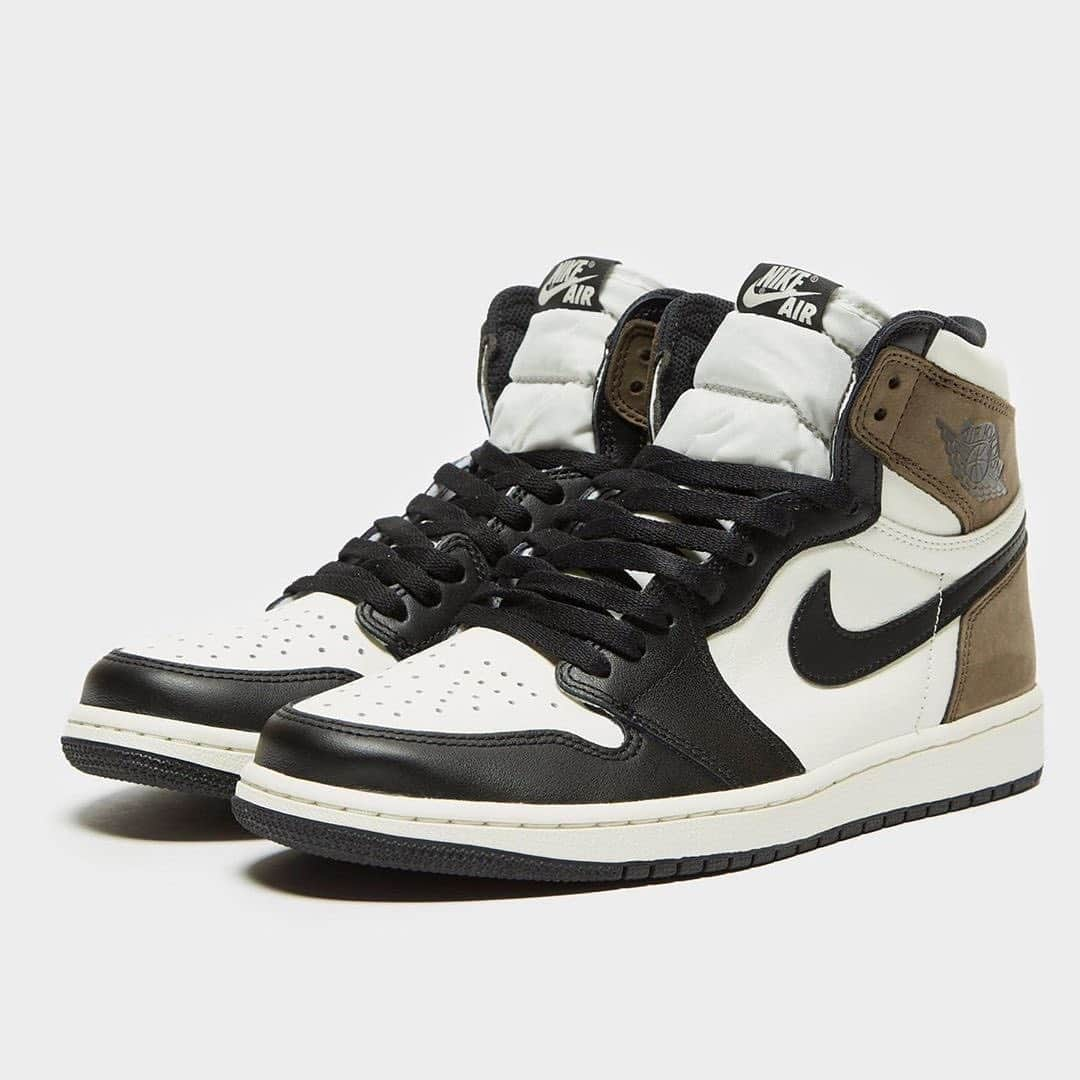 Sneakgalleryさんのインスタグラム写真 - (SneakgalleryInstagram)「Official look at the Air Jordan Retro 1 High OG #DarkMocha. These drop October 31st, 2020 🔥」8月30日 7時51分 - sneakgallery