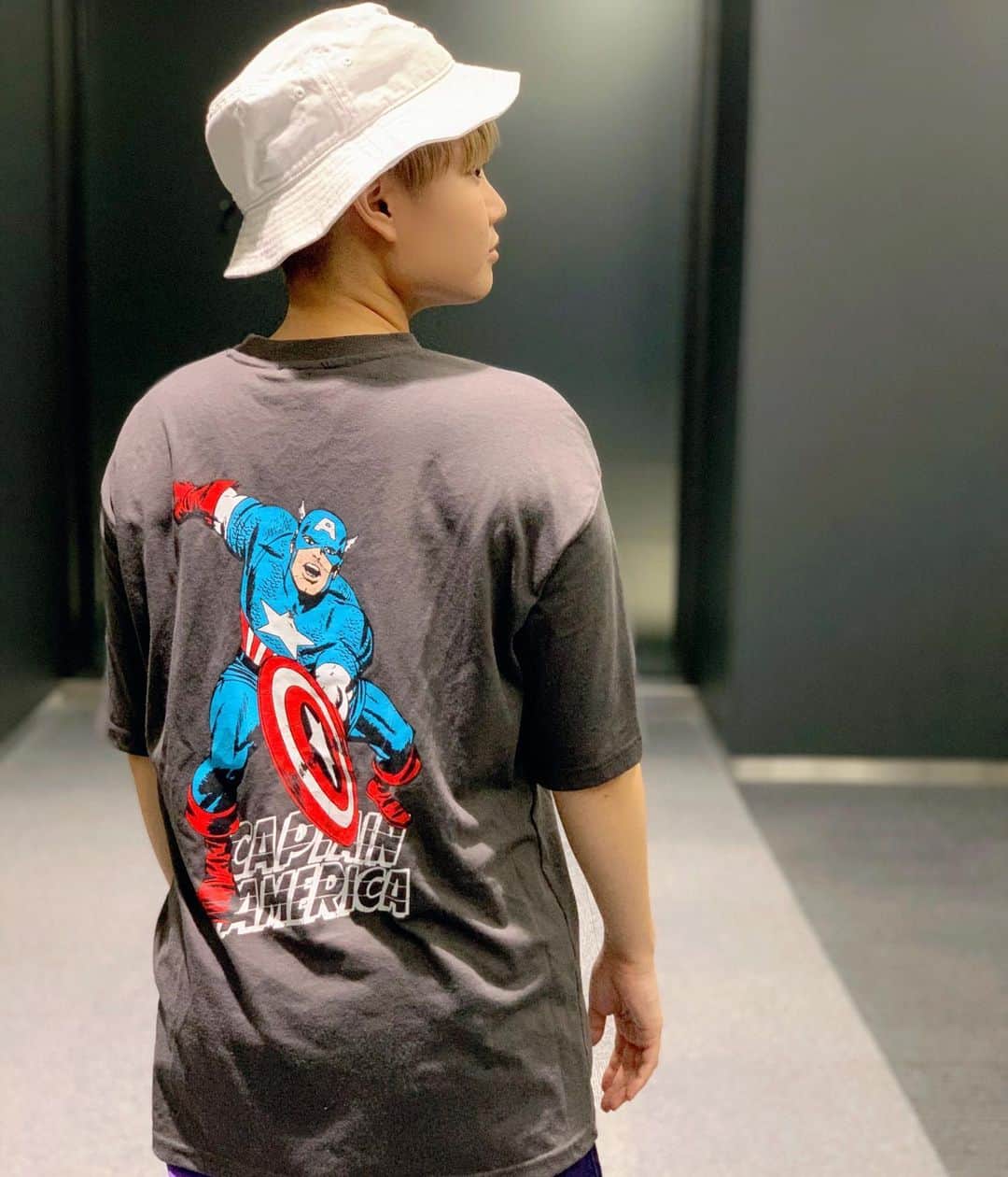 のインスタグラム：「#アメコミコーデ　 #captainamerica #Tシャツ #キャプテンアメリカ . . . .  #bronde #金髪 #派手髪 #instahair #instalike #instafasion#MARVEL#marvelcomics  #shirtstyle #summercode#summerfashion  #summerhair #genderless #ジェンダーレス#marvelcinematicuniverse #マーベル#アメコミ #ツーブロ#ツーブロック」