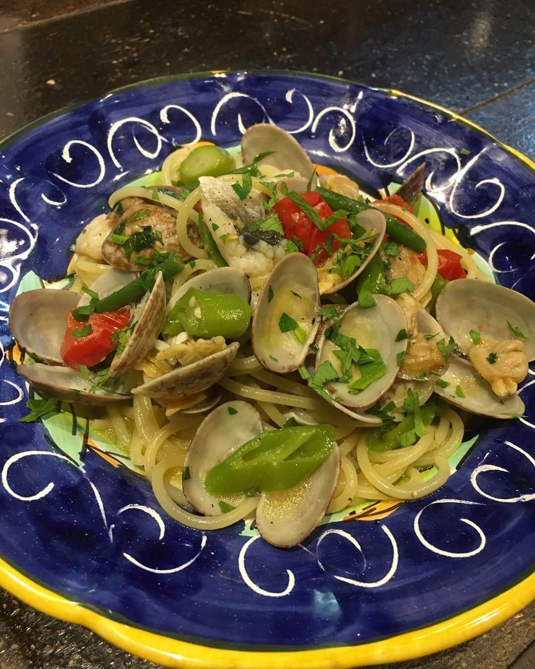 黒山健一さんのインスタグラム写真 - (黒山健一Instagram)「食の旅❗️ サクッと寄り道したら、ダルリッチョロですよ❗️ テーブル席じゃなく、カウンター席に座ってみる❗️ 料理を作るのが、目の前で見えて…食欲が増す事を知りました❗️  #食の旅 #イタリアン #ダルリッチョロ」8月30日 8時35分 - kenichi_kuroyama