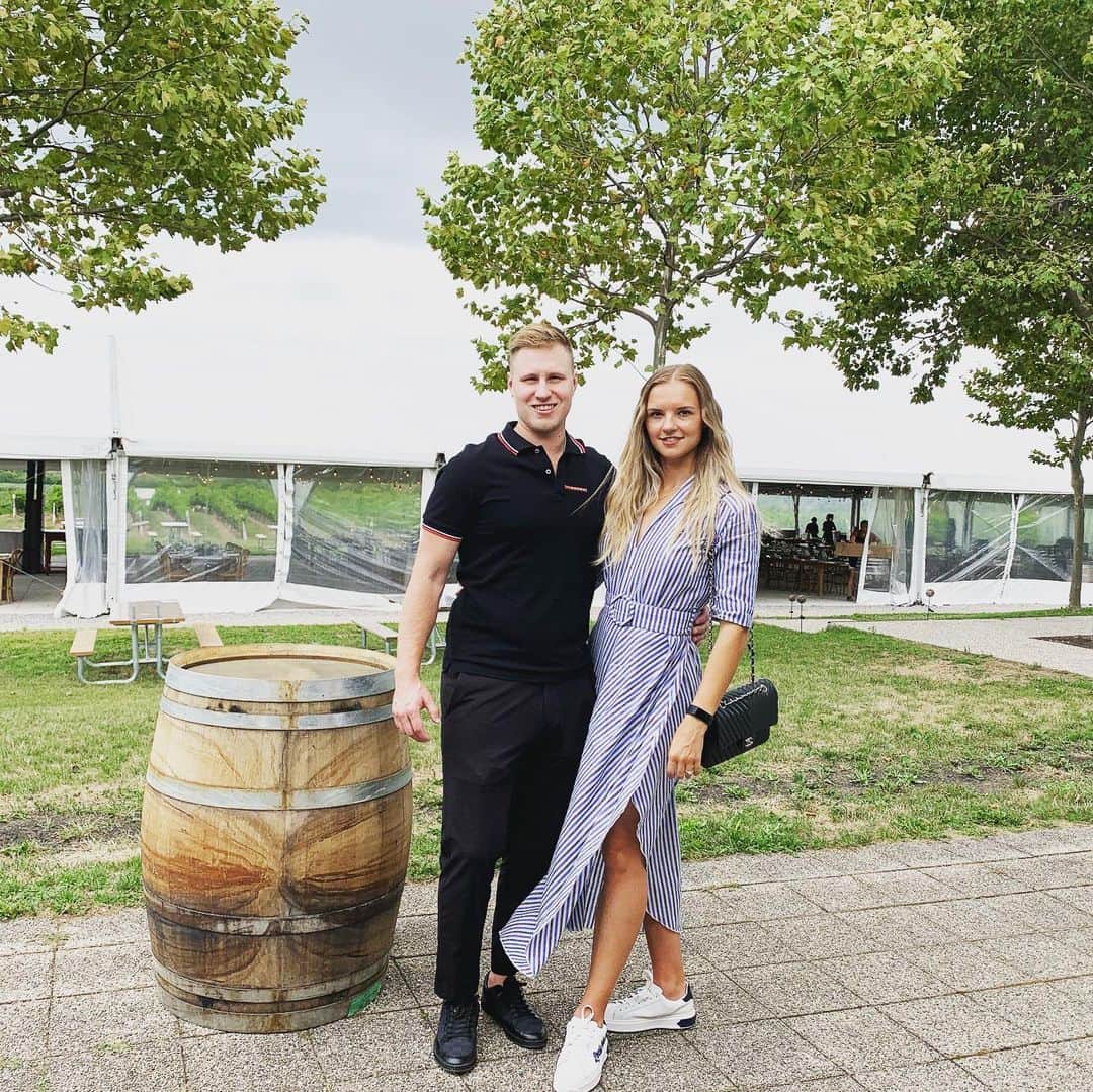 ナタリヤ・ポポワのインスタグラム：「Nothing to wine about!🍷😉 #ravine #niagara」
