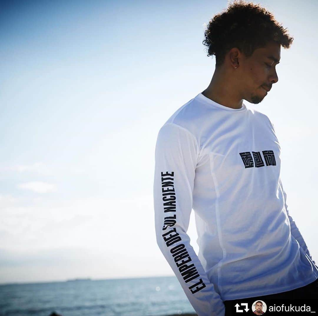 sfidaさんのインスタグラム写真 - (sfidaInstagram)「. BUENA VISTA×No.56 異色の元Jリーガー石塚啓次氏デザインTシャツ。  詳しくはプロフィール画面のURLをクリック☞  #石塚啓次 #buenavista #ブエナビスタ #no56 #sfida #スフィーダ #makuake #マクアケ #クラウドファンディング #コラボ #コラボTシャツ #五十六 #56 #福田愛大  . #repost @aiofukuda_ ・・・ りきとも入ってくれた🤣 このTシャツ渋め🐒♡」8月30日 9時42分 - sfidasports