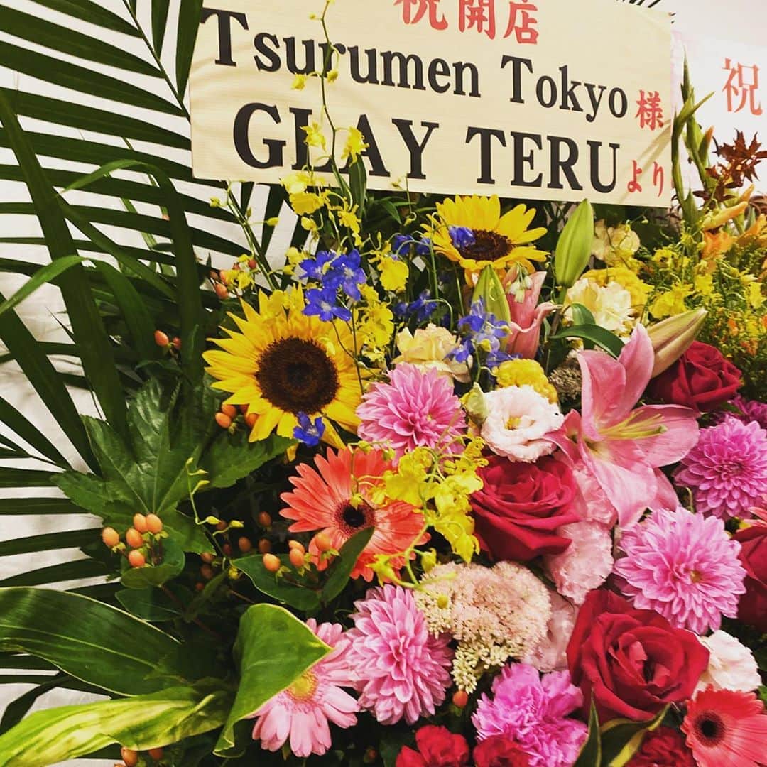 TERUさんのインスタグラム写真 - (TERUInstagram)「おはようございます^_^  昨日、Tsurumen Tokyoのプレオープンに行って来ました。  以前も紹介させて頂いたんですが今回は東京進出と言う事で改めて紹介させていただきます。  Tsurumenは大阪を本拠地とし営業していましたがボストンにて1000日限定で出店。  大行列で1時間待ちの日もあるほどの人気ラーメン店に成長！  そんな大人気店が東京進出という事で、是非この機会に食べてみて欲しいと思いお薦めさせて頂きます。  スープまで飲む事はなかなか無いんですが、Tsurumenのスープは美味しいのでついつい飲み干してしまいます。  ラーメン店には珍しい予約制のコースもあり、予約専用のプラットフォームもあるので、ネットで簡単に予約できます。  本日からオープンと言う事で炎天下の中並んで待つのも大変かと思うので是非自分ご褒美でコースも食べてみて下さいね〜。  Tsurumenで検索するとオーナーの大西君がいかに拘っているか？が理解できる記事もたくさんありますので先ずはその記事を読んでみるのも良いかと思います。  Tsurumen Tokyo 〒136-0071東京都江東区亀戸3-45-18亀戸3丁目ビル1階  @pj_masuo  @tsurumen_tokyo  @tsurumendavis」8月30日 9時43分 - glay__teru