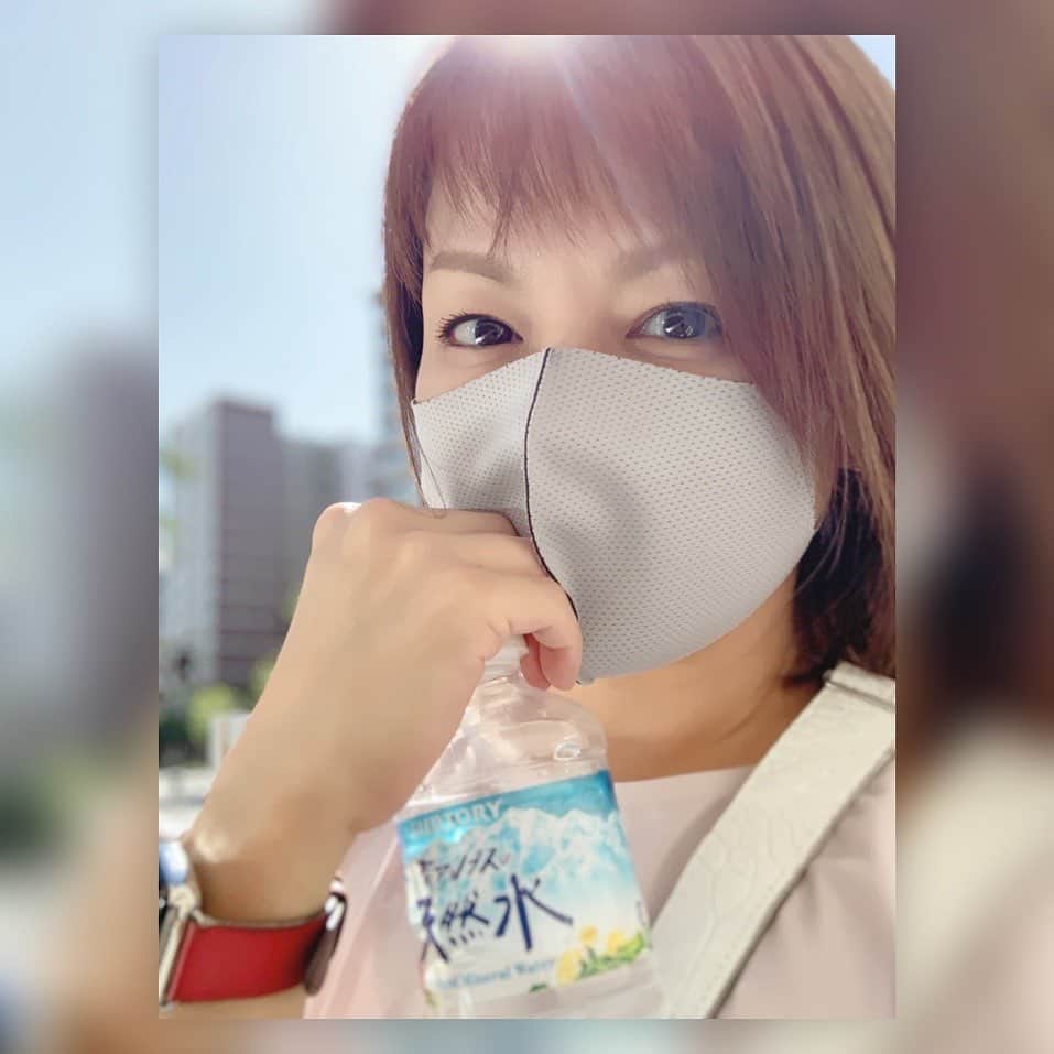 中澤裕子のインスタグラム：「🧘‍♀️🧘‍♀️ 今日も朝ヨガ 気持ち良かった 日曜日の朝は 毎週こんな朝を過ごしたい  お腹すいた、、、  #日曜日は充実させたい #ほんとにお腹空いてる」
