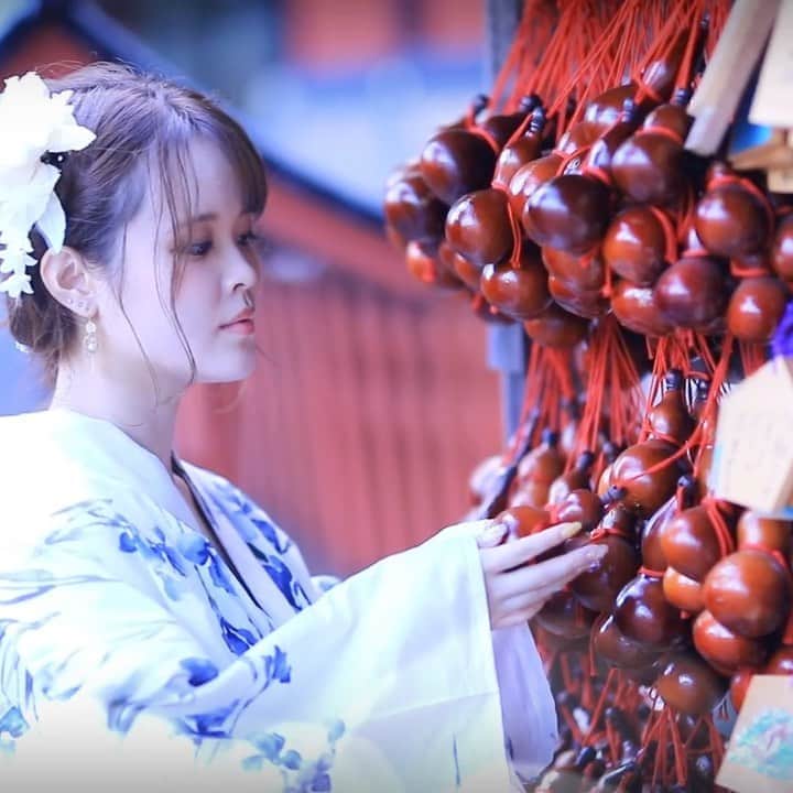舘林佳史のインスタグラム：「動画🎞でフォロワー急上昇🚀💫  星奈きらりちゃん✨ 静岡浅間神社⛩ で浴衣プロモーション撮影☺️❣️ 着物がとっても似合います！  【AilinQ登録モデル情報】 @ailinq_studio ﻿ ﻿ 浴衣がとっても似合う星奈キラリちゃんを撮影したい方は是非AilinQで個撮依頼よろしくお願いします😱💕✨  是非ご依頼お待ちしています🥰❣️﻿ ﻿  *☼*―――――*☼*―――――*☼*―――  【登録モデル情報】  ⚫︎モデル名：星奈きらり✩⡱ ⚫︎生年月日：平成７年 ９月６日 ⚫︎身長：１５７cm ⚫︎服のサイズ：M ⚫︎靴のサイズ：２３cm ⚫︎主な撮影可能地域：静岡県🗻中部 地域外の場合：交通費等、要相談🚗³₃ ⚫︎趣味：食べ歩き、音楽♪、温泉巡り♨︎ ⚫︎メッセージ：好奇心旺盛で、どんなジャンルも興味があります🐤◎ ⚫︎実績：ポートレートモデル✧ ⚫︎水着＆下着撮影：OKです( ¨̮ ) ⚫︎撮影可能日：９０％合わせられます🤝◎  ーーーーーーーーーーーーーーーーーーー  ーーー﻿ ◆撮影料金﻿ 個撮:1時間5000円﻿ 基本3時間より受付中！﻿ ⚫︎15000円(休憩時間移動込み)﻿ オプション﻿ ⚫︎水着:5000円 ⚫︎下着:8000円 ⚫︎セミヌード:15000円(要相談) ﻿ ⚫︎2名以上参加 1人につきプラス10000円 【AilinQモデル情報】﻿ ーーーーーーーーーーーーーーーーーー﻿ こんな悩みをお持ちのカメラマンに﻿ おススメです✨﻿ ーーーーーーーーーーーーーーーーーー﻿ ✅ポートレート撮影をやってみたいけどモデルモデルが見つからない。﻿ ✅モデルと一対一でポートレート撮影したい。﻿ ✅撮影会だと撮りたい構図の写真が撮れない。﻿ ✅モデル2人でツイン撮影したい。﻿ ✅友達のカメラマンと一緒にモデルを撮りたい。﻿ ✅モデルとメイクさんを呼んで作品作りをしたい。﻿ ✅スタジオで個撮したい。﻿ ✅海や山で撮影したい。﻿ ✅水着撮影したい。﻿ ✅仕事帰りに撮影したい。﻿ ✅夜景やネオンで撮りたい。﻿ ✅フォトコンにチャレンジしたい。﻿ ✅美容院スタイリストの作品作りコンテストモデル探しや撮影をしたい。カメラマンも探している。﻿ ✅プロのフォトグラファーを 目指している。﻿ ✅プロのカメラマンと同行してもらって勉強したい。﻿ ✅自分の都合の良い日や時間に合わせて撮影がしたい。﻿ ーーーーーーーーーーーーーーーーーー﻿  個人撮影の依頼お問い合わせは以下の内容を記入しLINE  ID510661(舘林)﻿ かDM下さい📩﻿ ーーーーーーーーーーーーーーーーーー﻿ 件名《個撮モデル依頼》﻿ ⚫︎氏名:﻿ ⚫︎年齢:﻿ ⚫︎お住まい:﻿ ⚫︎連絡先:﻿ ⚫︎LINE ID:﻿ ⚫︎インスタID:﻿ ⚫︎カメラ歴: 年﻿ ⚫︎希望モデル名:﻿ ⚫︎希望日:﻿ ⚫︎希望時間:﻿ ⚫︎希望集合場所:  駅や施設名﻿ ⚫︎希望撮影地: 湘南  鎌倉 横浜 ○○公園 等﻿ ⚫︎移動手段: 徒歩  車﻿ ⚫︎希望衣装: ドレス・ロングスカート・ミニスカート・ワンピース・普段着・カジュアル・ショーパン・お任せ・着物・水着その他﻿ ⚫︎衣装(モデルさんに持って来て欲しい・自分で用意したい)﻿ ﻿ ーーーーーーーーーーーーーーーーーー #vlog #浴衣撮影﻿ #グラビアアイドル﻿ #個撮﻿ #個撮モデル﻿ #ポートレートモデル﻿ #モデル﻿ #ポトレモデル﻿ #撮影会﻿ #撮影会モデル﻿ #撮影会イベント ﻿ #写真集﻿ #グラビアモデル﻿ #グラビア撮影﻿ #グラビアモデル﻿ #モデルデビュー﻿ #モデル募集﻿ #かわいい女の子 ﻿ #撮影依頼﻿ #被写体モデル ﻿ #カメラが好き ﻿ #インスタ映え﻿ #ストロビスト﻿ #シューティング﻿ #撮影依頼募集中﻿ #ポートレート撮影﻿ #セクシーショット﻿ #ポートレートモデル募集 ﻿ #ファインダー越しの私の世界﻿ #ドラマティックストーリーフォト﻿ #AilinQ」