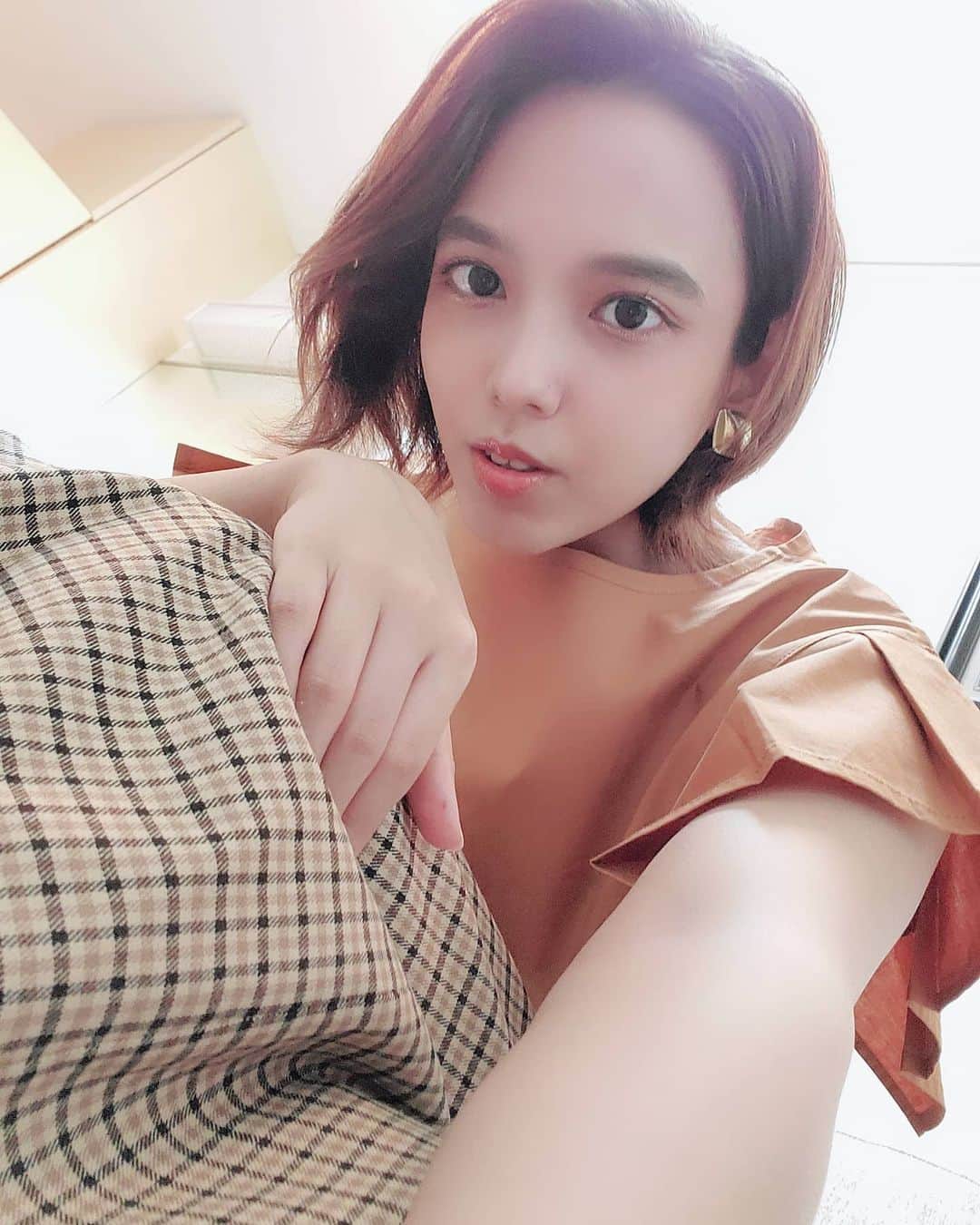 安田サラさんのインスタグラム写真 - (安田サラInstagram)「ㅤㅤㅤㅤㅤㅤㅤㅤㅤㅤㅤㅤㅤ ㅤㅤㅤㅤㅤㅤㅤㅤㅤㅤㅤㅤㅤ お天気準備中！ 今日も暑いけど衣装は秋っぽくなってきた🍂 ㅤㅤㅤㅤㅤㅤㅤㅤㅤㅤㅤㅤㅤ お楽しみに～☝ ㅤㅤㅤㅤㅤㅤㅤㅤㅤㅤㅤㅤㅤ #シューイチ #安田サラ #SaraYasuda」8月30日 9時50分 - yasuda_sara