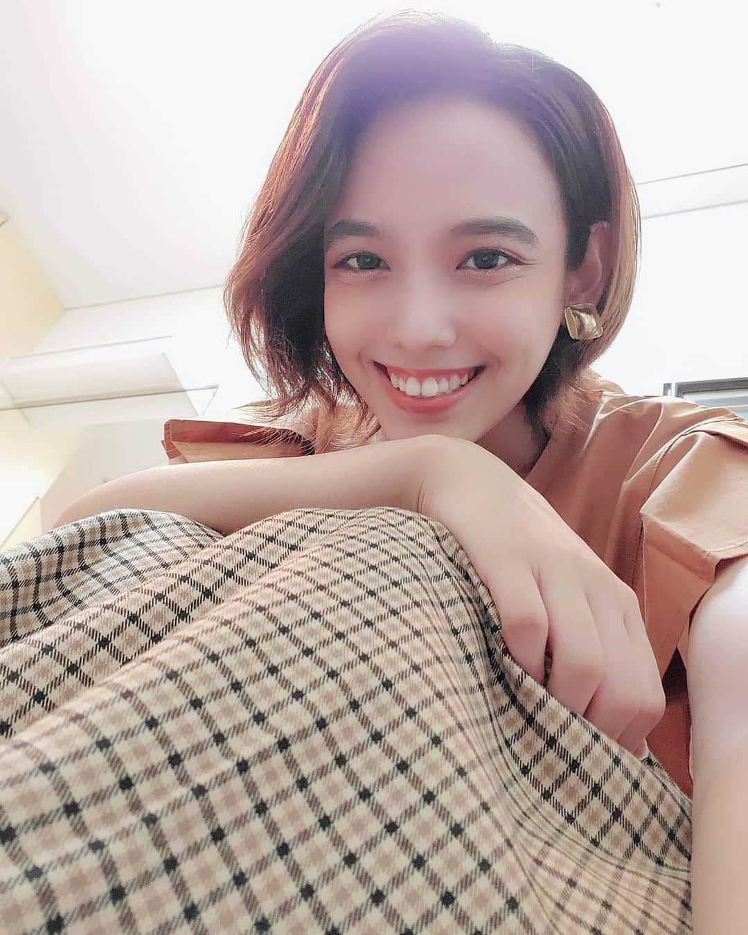 安田サラさんのインスタグラム写真 - (安田サラInstagram)「ㅤㅤㅤㅤㅤㅤㅤㅤㅤㅤㅤㅤㅤ ㅤㅤㅤㅤㅤㅤㅤㅤㅤㅤㅤㅤㅤ お天気準備中！ 今日も暑いけど衣装は秋っぽくなってきた🍂 ㅤㅤㅤㅤㅤㅤㅤㅤㅤㅤㅤㅤㅤ お楽しみに～☝ ㅤㅤㅤㅤㅤㅤㅤㅤㅤㅤㅤㅤㅤ #シューイチ #安田サラ #SaraYasuda」8月30日 9時50分 - yasuda_sara