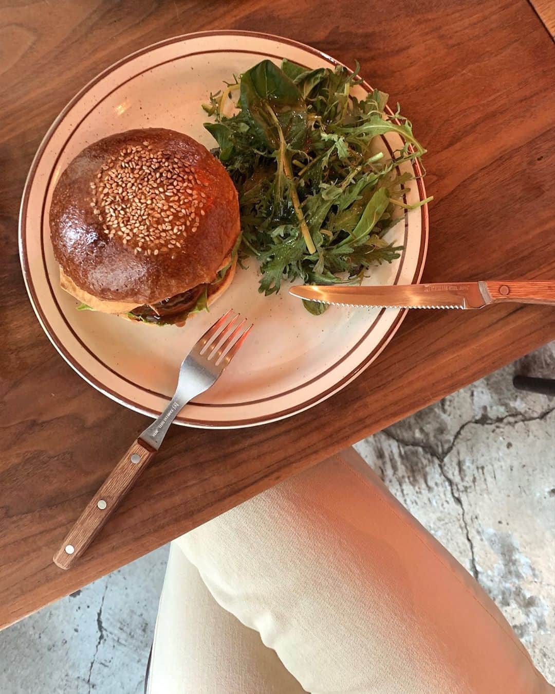 武井玲奈さんのインスタグラム写真 - (武井玲奈Instagram)「. . good morning🌞 . 今まで食べたハンバーガーの中で 1番美味しかった♡♡ . . #gm #hamburger #osaka #🏖」8月30日 10時04分 - takeirena