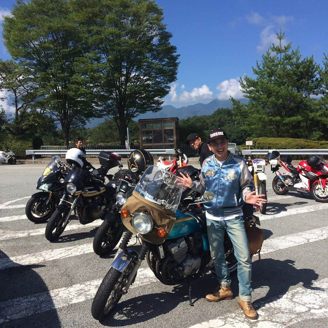 満田伸明さんのインスタグラム写真 - (満田伸明Instagram)「長野県ビーナスライン 計10台のZUKKOKE族 🏍💨 🏍💨 🏍💨 🏍💨 🏍💨 🏍💨 🏍💨 🏍💨 🏍💨 🏍💨  #ツーリング #CB400fourNC36 #アンバランス #黒川忠文 #満田伸明」8月30日 10時08分 - mitsusya