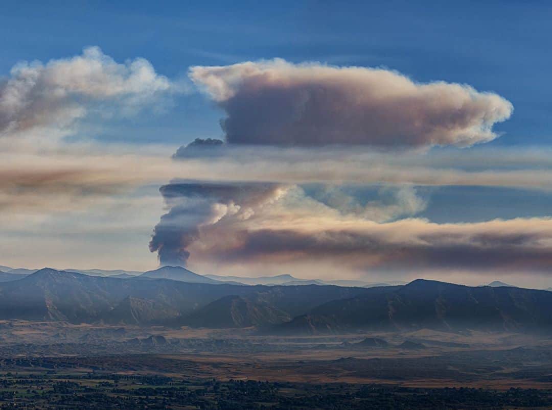 ナショナルジオグラフィックさんのインスタグラム写真 - (ナショナルジオグラフィックInstagram)「Photo by Keith Ladzinski @ladzinski  An August 1 view of the devastating Pine Gulch Fire, outside Grand Junction, Colorado—a wildfire that’s sadly now the state’s largest in recorded history. To date, it’s burned roughly 140,000 acres (57,000 ha) and is approximately 75% contained. Seeing this firsthand was an eye-opening experience, with clouds of ash rising over 10,000 feet (3,000 m) into the sky. The fire was started by a lightning strike, a recipe for destruction during the dry season in an already arid region. Wildfires are certainly not new but are notably increasing as the heat index continues to rise, water shortages become more prevalent, and climate change rages on.」8月30日 10時12分 - natgeo