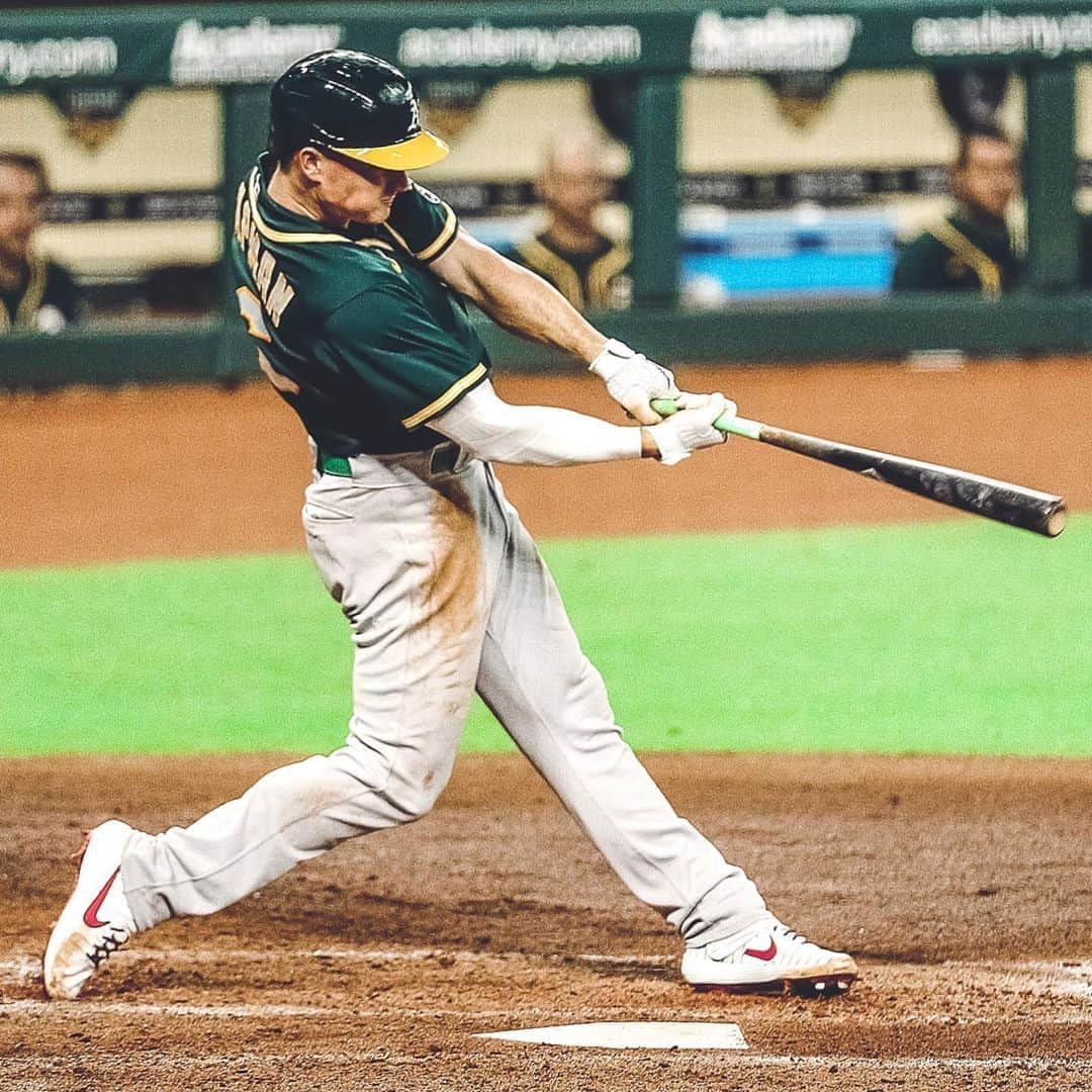 オークランド・アスレチックスさんのインスタグラム写真 - (オークランド・アスレチックスInstagram)「Talk about a summer smash! You’re lookin at the hardest hit home run by an A’s player in the Statcast era. 😮」8月30日 10時25分 - athletics