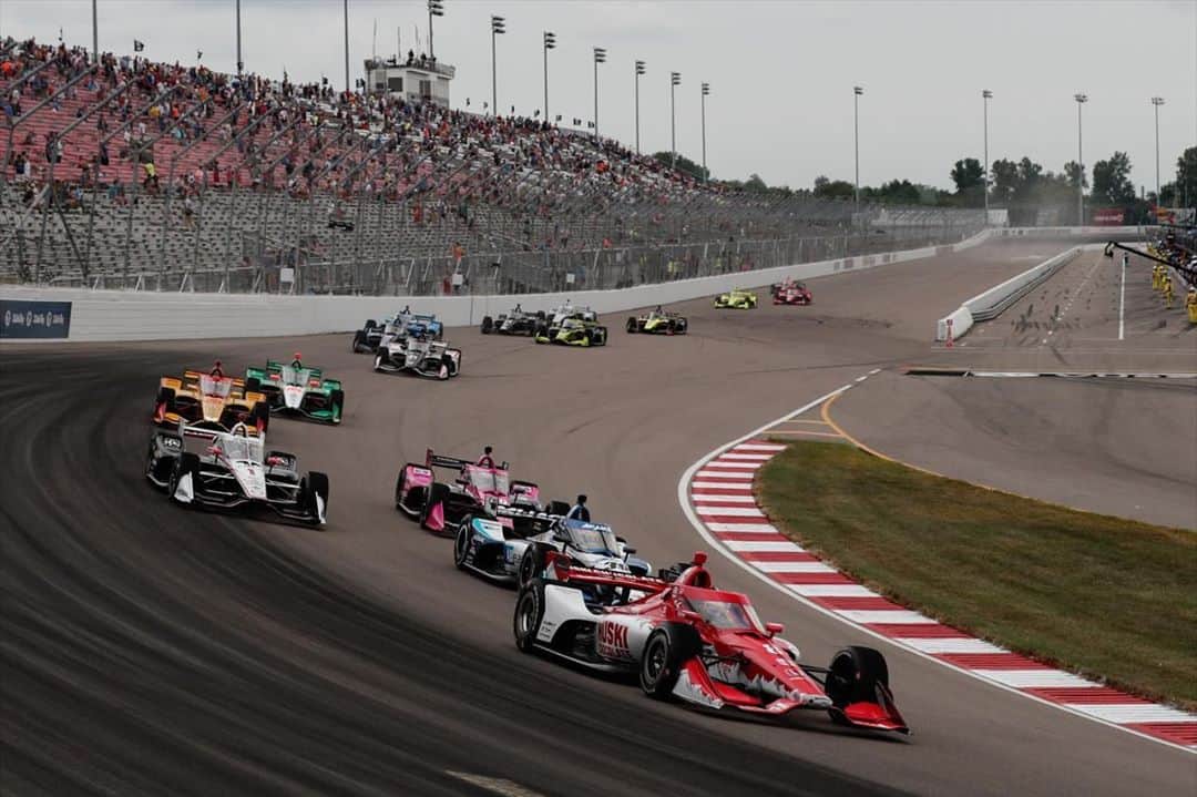 マーカス・エリクソンのインスタグラム：「P5 in today’s race after starting in P4 (my career best indycar Q to date)👍🏻. We had a good race and was in the mix for a podium for most of it but just missed out in the end. Let’s see if we can get on that podium tomorrow in race 2 instead 💪🏻. Congrats to the 👑 @scottdixon9 on 50 @indycar wins 👏🏻💯 #ME8 #INDYCAR」