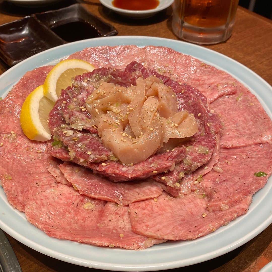 吉江瞳のインスタグラム：「何年かぶりに行きたくなって行ってきました！ 静龍園！！予約とるのに128回電話かけ続けたー😭❤️ やっぱここのタン塩はダントツ1位です❤️ タレもの頼んだけど塩物が1番美味しかったー❤️ 撮り忘れたけどテグタンスープもうまうまでした❤️ また行きたいな☺️☺️ #よしログ #静龍園 #タン塩大好き  #あー美味しかったよ #また行きたいお店 #29日 #肉の日」
