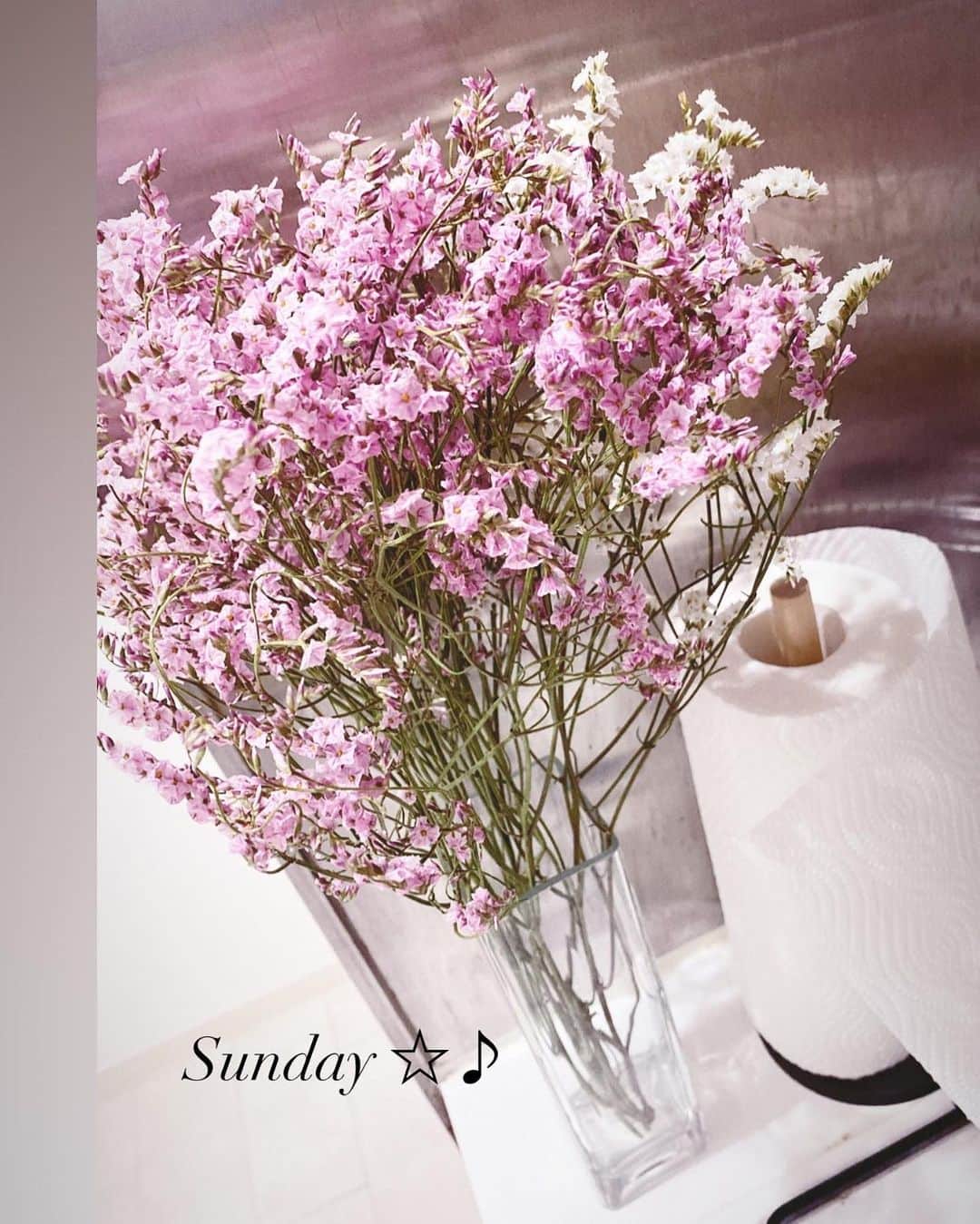 大倉ちなのインスタグラム：「. このドライフラワーの色が 可愛いすぎて飾ってみた💕ちょっとピンクってゆうよりパープルピンクなんがツボ！🐰さて日曜日♫わーい💕　 . #flowers #likeforlikes  #instagood #holiday #photo  #happydays #dryflower  #moment #pic #lifestyle #japan #osaka #sundaymornings  #ドライフラワー  #日曜日 #ピンク」
