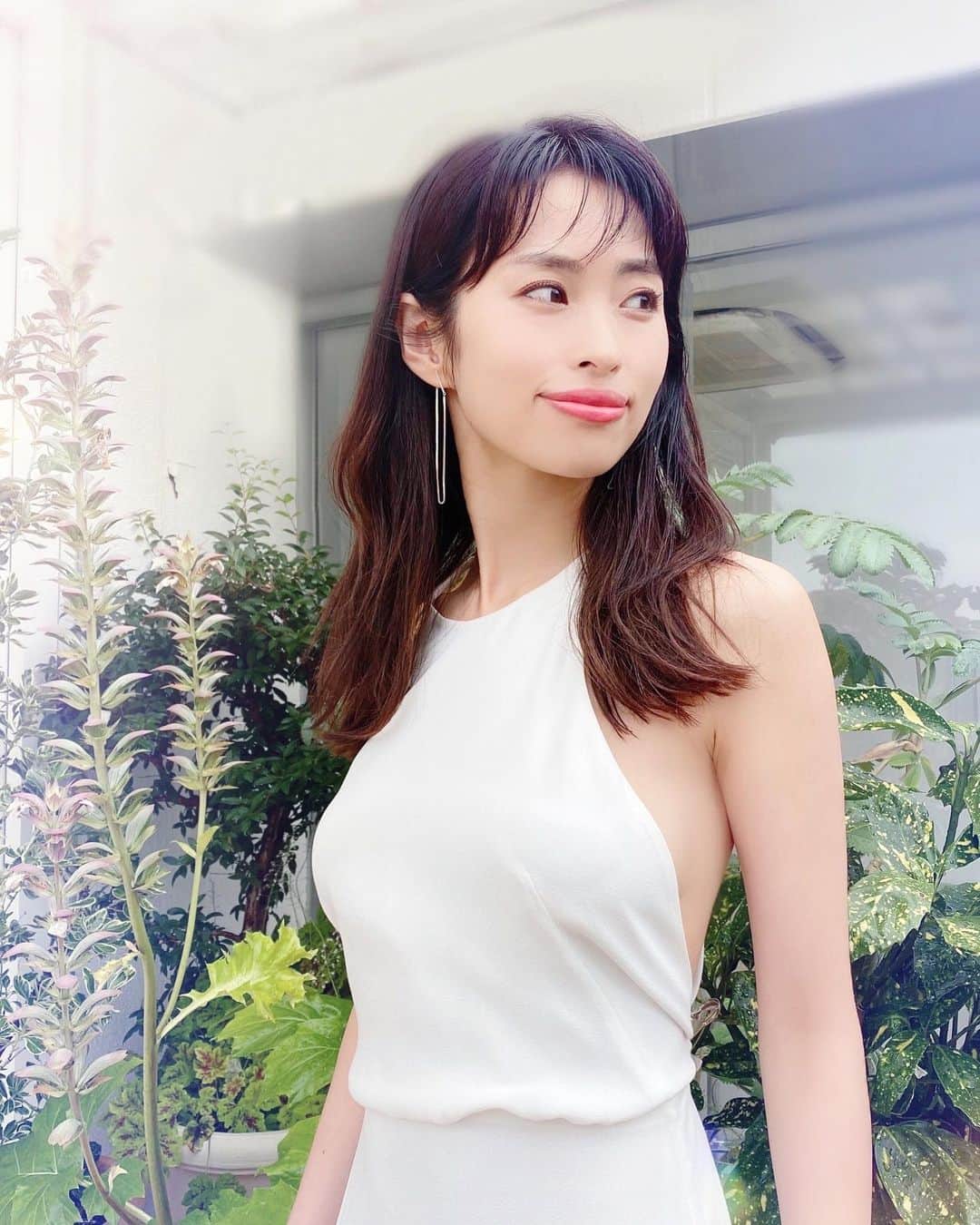 岡本静香さんのインスタグラム写真 - (岡本静香Instagram)「"何となくのルーティン"から越えて 肌力を高めていくスキンケアをする  そんな力を持ったコスメをぜひ選んでいって  それが大人のスキンケア  30歳になったらもう十分大人です  エイジングがピンと来なくても 大人の階段をのぼるケアをすること  そう考えたら 日々のスキンケアが大切な時間になっていくよね」8月30日 11時38分 - shizucat