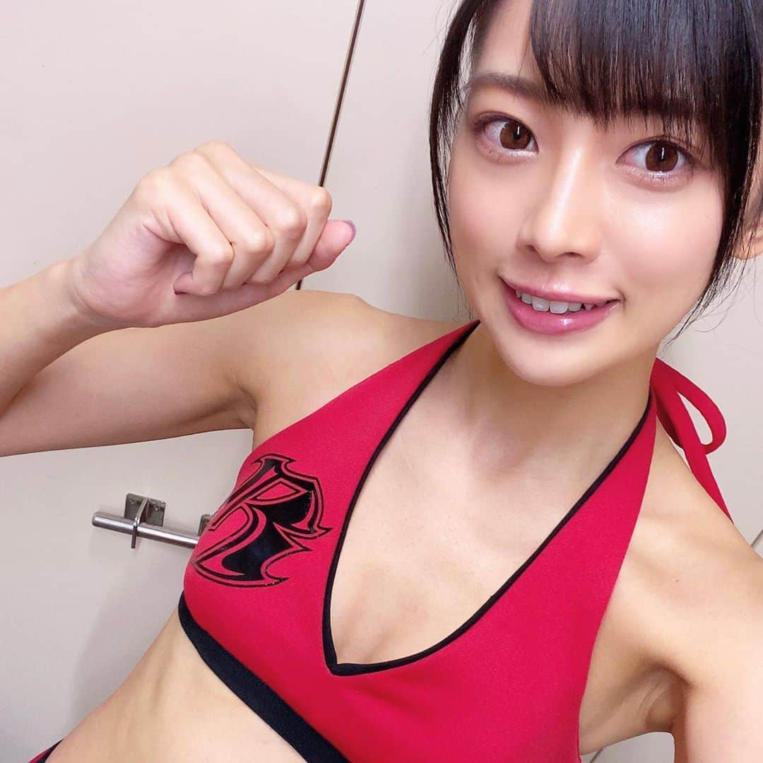 藤田いろはのインスタグラム：「#REBELS ラウンドガールありがとうございました✨﻿ どの試合も当然面白かったのですが、特に女性選手の涙に私もうるっときたり、男性の筋肉の美しさに感動したり本当楽しかったです🐰💓﻿ ﻿ 本当一生懸命な人ってみんな輝いてるよなーーーもうみんなキラキラしててかっこよかったー！﻿ ﻿ ﻿ ‪#藤田いろは#グラビア#gravure #japanesegirl #レースクイーン#tokyo  #l4l #aziangirl  #ビジョビ #模特 #뷰티스타그램 #cosplay #黒髪ロング#팔로우#소통해요#셀스타그램#モデル #model #그라비아 #모델 #日本的 #性感內衣 #sexy  #性感美女 #性感尤物 #ラウンドガール #キックボクシング #ムエタイ」