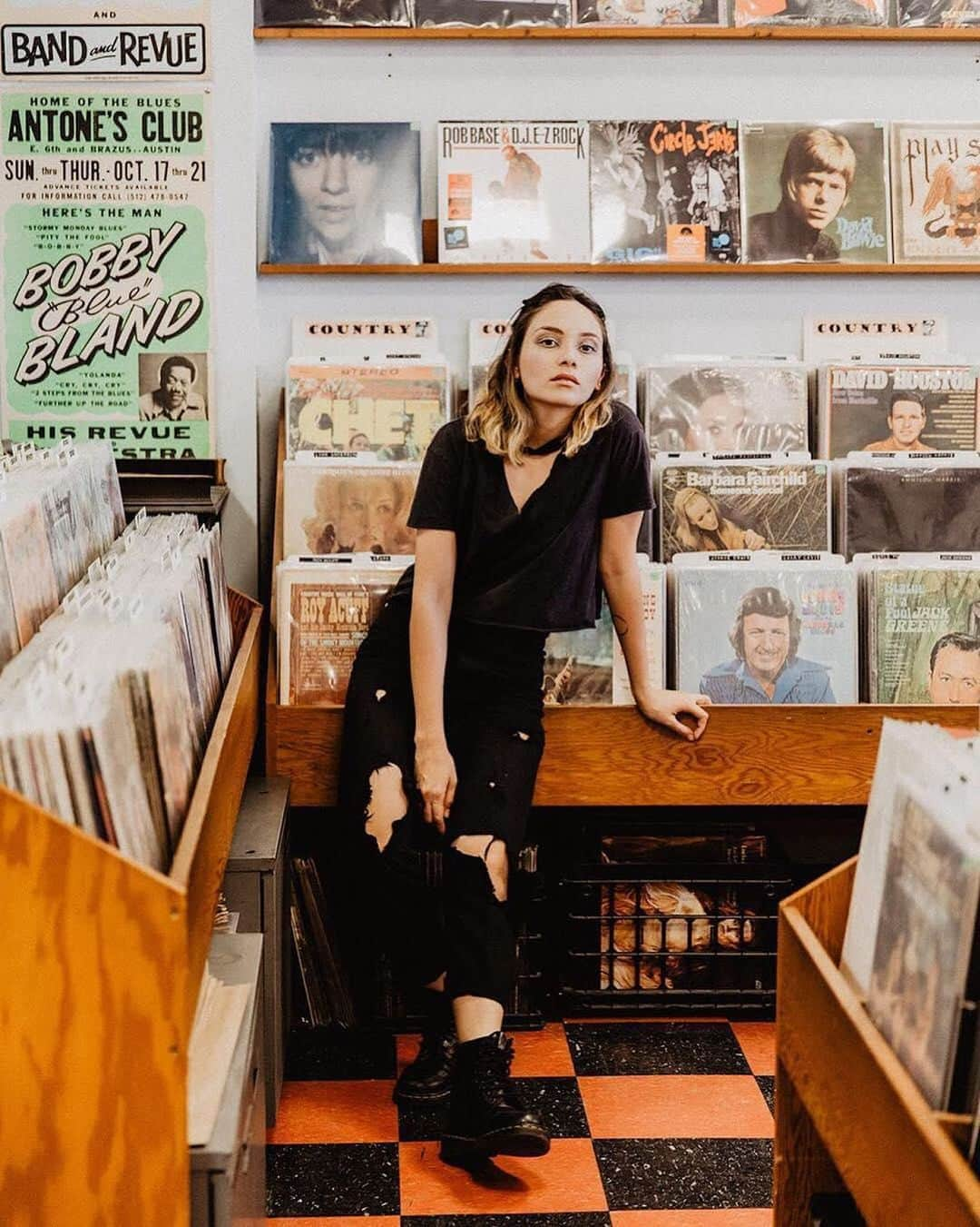 ドクターマーチンさんのインスタグラム写真 - (ドクターマーチンInstagram)「Record hunting in your Docs. Tell us about your best ever record purchase and where you got it from, via the comments.」8月30日 22時30分 - drmartensofficial