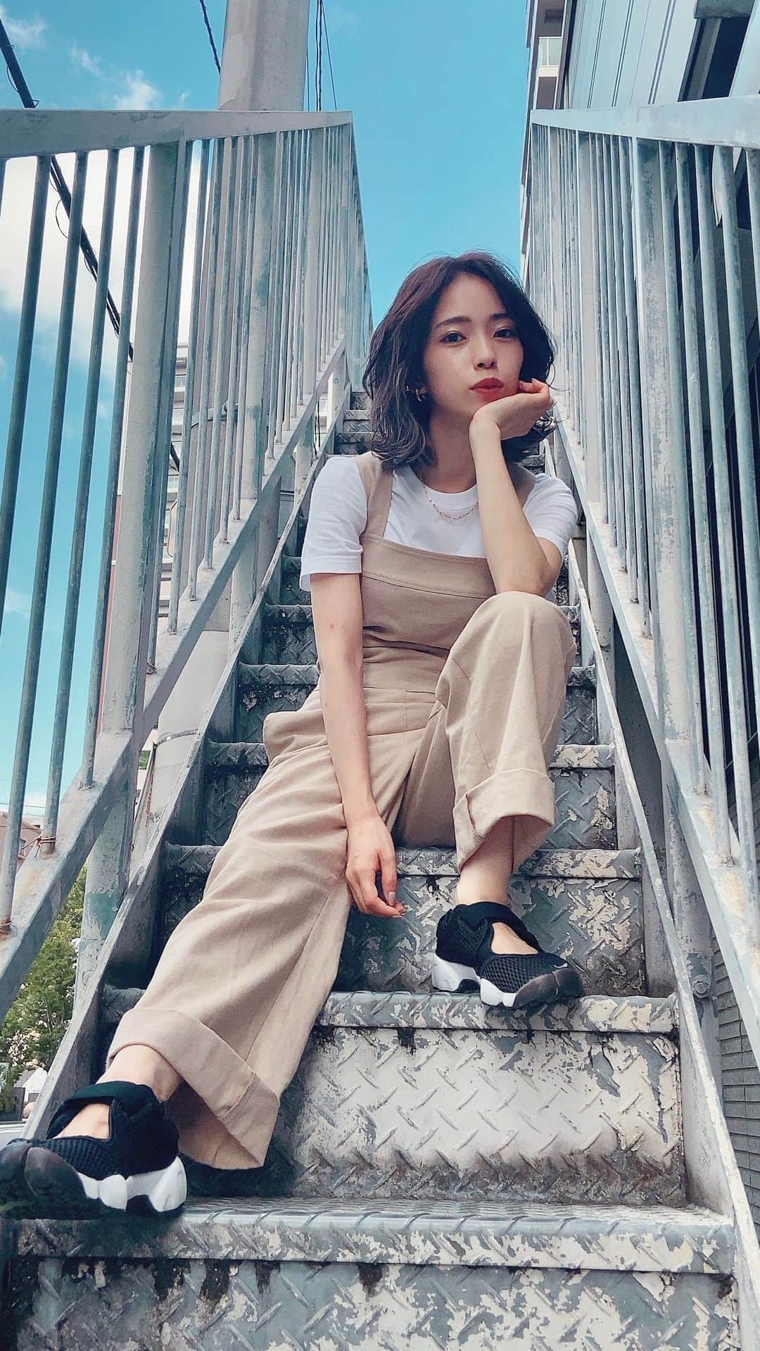 塩川裕美のインスタグラム：「. 初リール🌿 この間のお休みの日撮った〜☁️☁️ . . . #snidel #nikeairrift #無印良品 #低身長コーデ #おちびコーデ #今日のコーデ　#おちびの輪 #夏服コーデ #晩夏 #秋コーデ #ootd #code #オールインワン #つなぎ #ベージュコーデ #150cm #140cm #150cmコーデ　#初リール #リール」