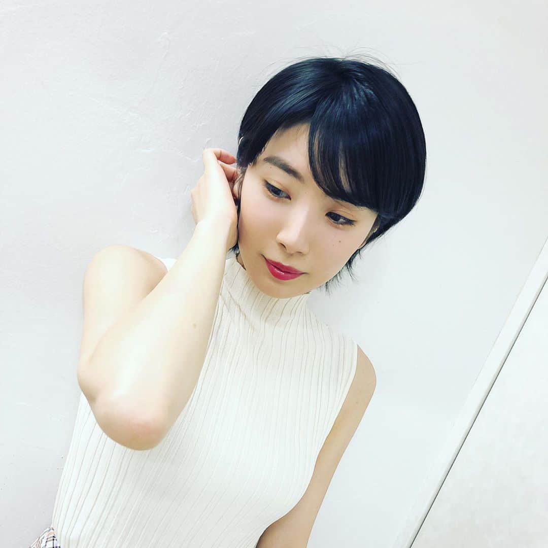 のインスタグラム：「. . この2日間夏フェス 感じれて嬉しかった☺︎ . . #kolme #summer #fes #enjoy #short #shorthair #shorthairstyle  #アットジャム #夏フェス #ありがとう #黒髪 #ショート #ショートヘア」