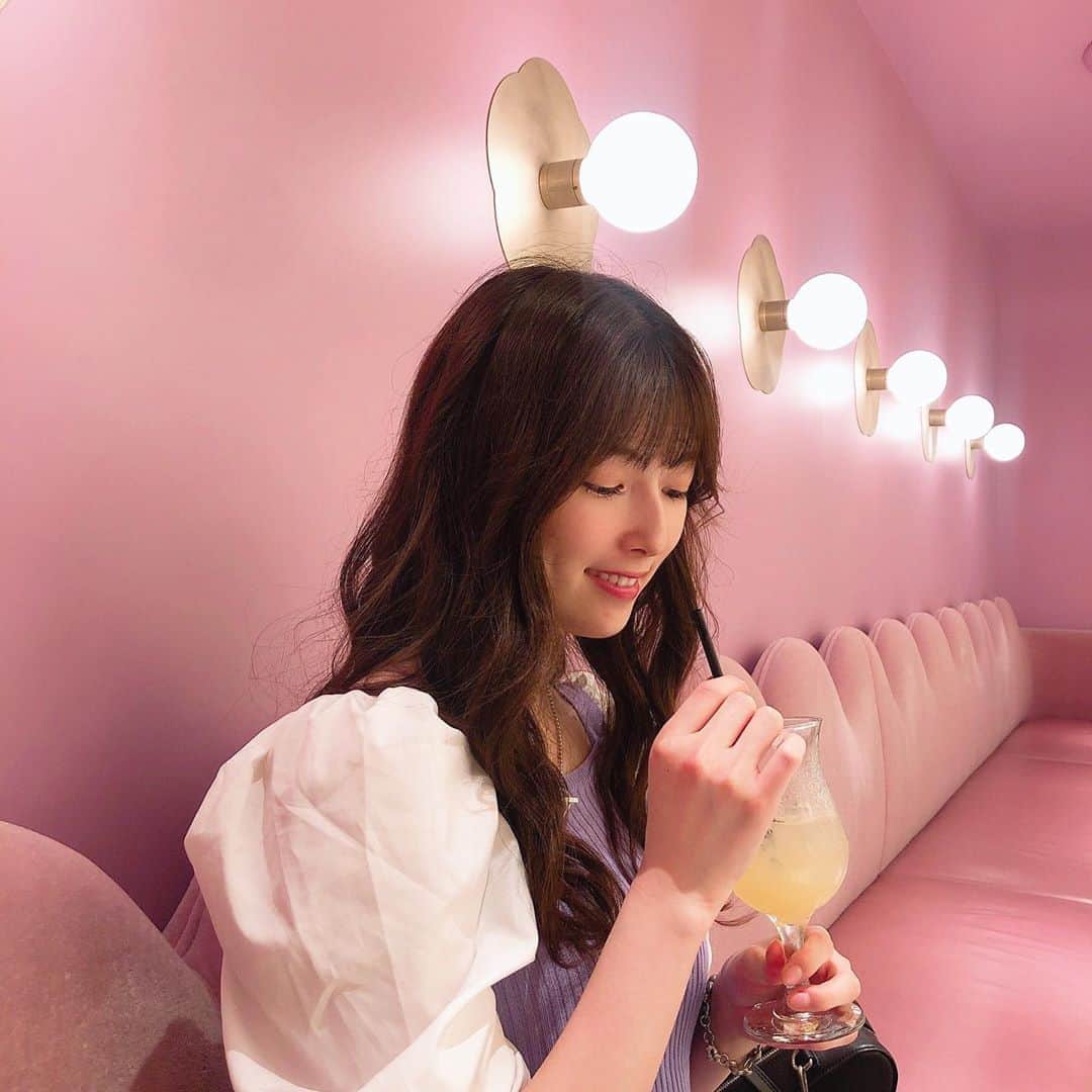 日下部美愛のインスタグラム：「💗💗  #表参道カフェ  #photo #japan #model #hair #fashion #fashionblogger #makeup #followme #instagood #camera #instadaily #dailylook #한국 #맞팔 #사진 #데일리 #데일리룩 #패션 #韓国カフェ」