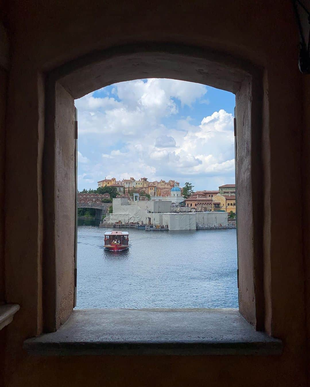 Hatamaさんのインスタグラム写真 - (HatamaInstagram)「＊  ＊  橋からの風景が好き！  #tokyodisneyresort #tokyodisneysea #disneygram #disneylover #disneylove #disneylife #disney #東京ディズニーリゾート #ディズニー #ディズニー好きな人と繋がりたい #ディズニー好きな人と仲良くなりたい #ディズニー女子 #ディズニー風景 #ディズニー散歩 #メディテレーニアンハーバー」8月30日 21時10分 - hatama_1118