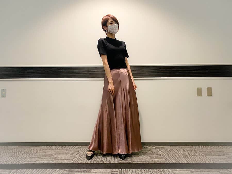 のインスタグラム：「👗🌷 かわゆきマスクをゲットしたので珍しくピンクをば取り入れてみました。 一見シンプルに見えるトップスのバックデザインがポイント🎀 ・ ・ #私服 #pinkを着よう」