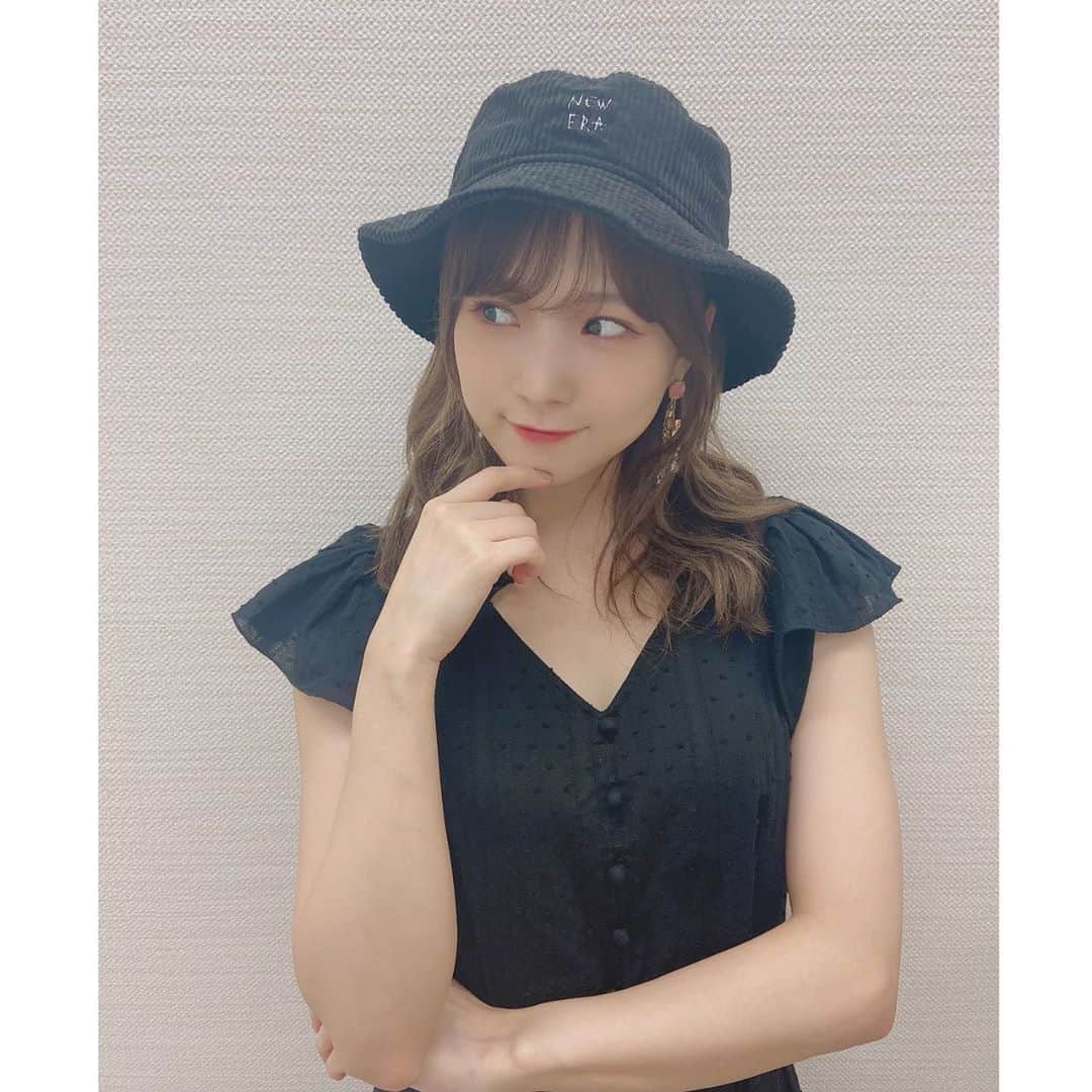 稲場愛香さんのインスタグラム写真 - (稲場愛香Instagram)「🖤﻿ ﻿ ﻿ ﻿ ﻿ 大好きな。。高橋愛さんが﻿ ニューエラさんとコラボされた商品！﻿ ﻿ 頂きました🙇🏻‍♀️♡﻿ ﻿ 嬉しすぎる〜！！✨﻿ ﻿ ﻿ コーデュロイバケット可愛すぎます❤﻿ ﻿ ﻿ ﻿ #juicejuice #稲場愛香 #まなかん #アイドル #idol ﻿ #高橋愛 さん #ニューエラ #コラボ #素敵 #嬉しい ﻿ #バケットハット #黒 #black #オシャレ ﻿ #NewEra #NewEraJapan #AiTakahashi ﻿ #尊敬 #感謝 #happy 🌻♡﻿」8月30日 21時20分 - manaka_inaba.official