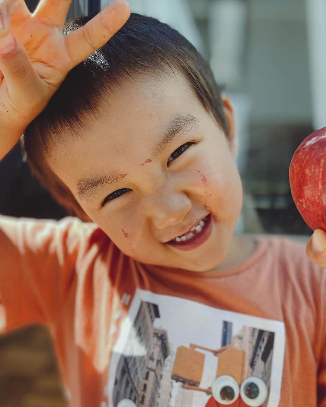 SAYさんのインスタグラム写真 - (SAYInstagram)「君はいつだって夏の入道雲みたいに、あっという間に大きくなるんだ。  嬉しくってなんだかちょっとさみしくって、信じられないよ！  響、本日6歳🍎」8月30日 21時22分 - say_virgo