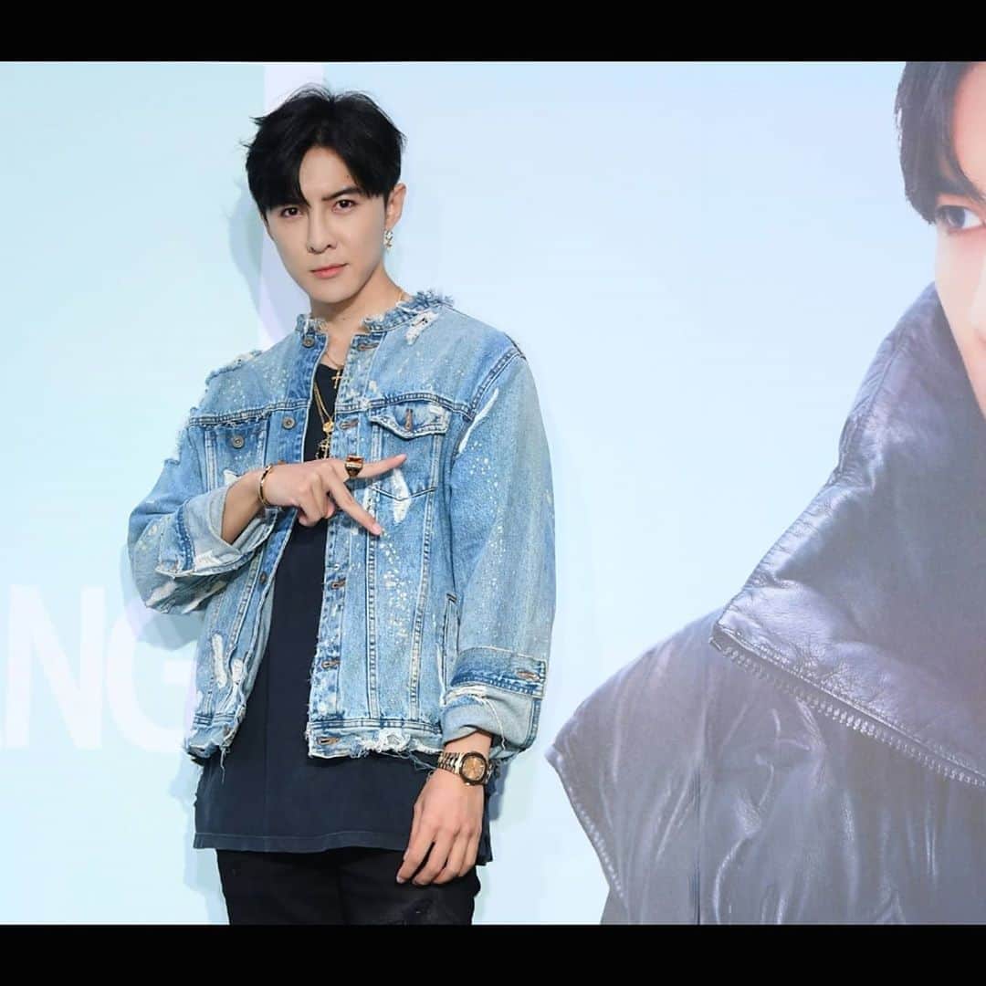 ダンソン・タンのインスタグラム：「這次的台北新歌生日會 真的很難忘 很開心 也很感謝大家來參與 玩的開心嗎！ 生日願望就希望妳們可以多支持 也宣傳我的新歌 畢竟這次身為創作歌手 對自己寫的所有新歌更有一種自己小孩的感覺 也已經在全平台都上線 聽起來🔥 更要感謝所有一起幫助我舉辦這次活動的夥伴們 我的各路好友 才能有那麼成功的見面會🖤 #算了吧 #DOWN #唐禹哲 #DT #HOTHEART #我的青春沒在怕」