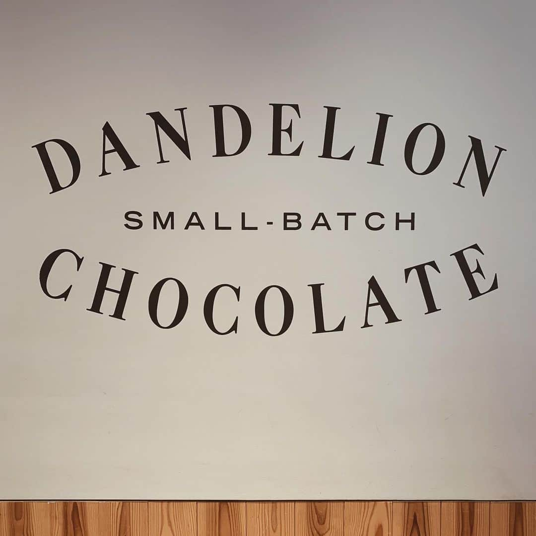 咲月美優さんのインスタグラム写真 - (咲月美優Instagram)「☽ . 📍DANDELION CHOCOLATE 伊勢外宮店 #三重 #伊勢 #伊勢カフェ . チョコレート専門店のcafe🍫☕️ 店内でスモアを🤎 チョコレートドリンクも おいしそうやった〜🥺💓 . 東京や京都にも店舗あるみたい！ 旅先でおしゃれcafe巡り楽しい😍 . . #ダンデライオンチョコレート  #女子旅 #カフェ巡り #カフェスタグラム .」8月30日 21時40分 - s.miyutyyy