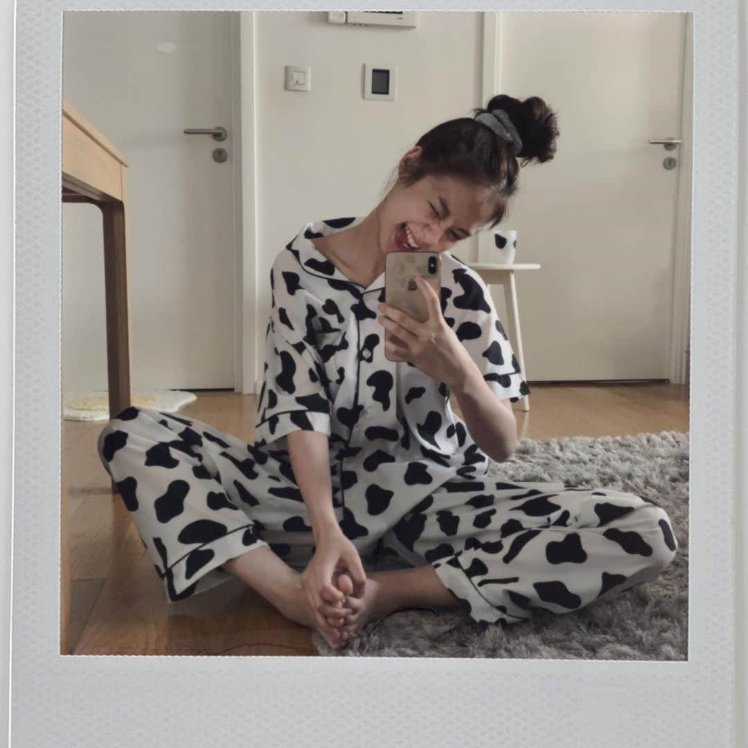 PIMTHAさんのインスタグラム写真 - (PIMTHAInstagram)「ชุดนอนไม่ได้นอน เพราะหิวนมงับ @lapan_official 🥛🐮」8月30日 21時52分 - pimtha