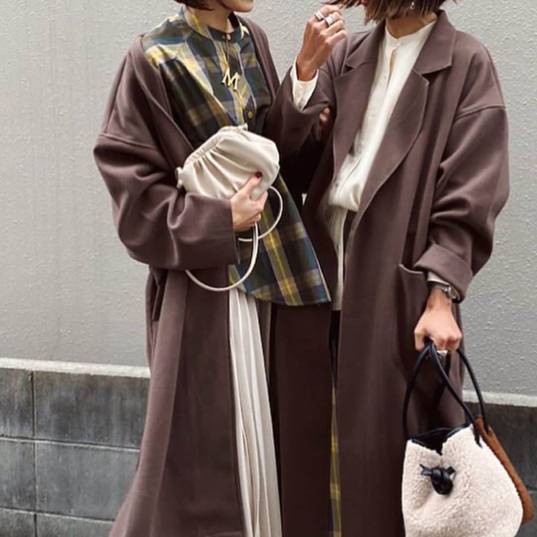 美生さんのインスタグラム写真 - (美生Instagram)「𝐎𝐮𝐭𝐞𝐫﻿ ﻿ 今年のアウターは﻿ アッシュミントに♡﻿ ﻿ basicなカラーは﻿ 去年get済みなので﻿ 初めてのカラーコートに挑戦！﻿ ﻿ ﻿ 2.3枚めは﻿ 昨年getしたのアウターコーデ♡﻿ with @ryococoyr  ﻿ ﻿ ﻿ ﻿」8月30日 21時46分 - miolly___