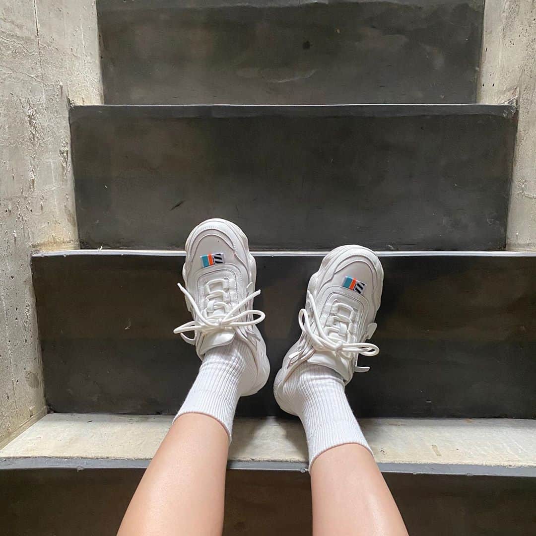 のインスタグラム：「これ履くと身長が盛れる上にかわいい🍉❤︎」