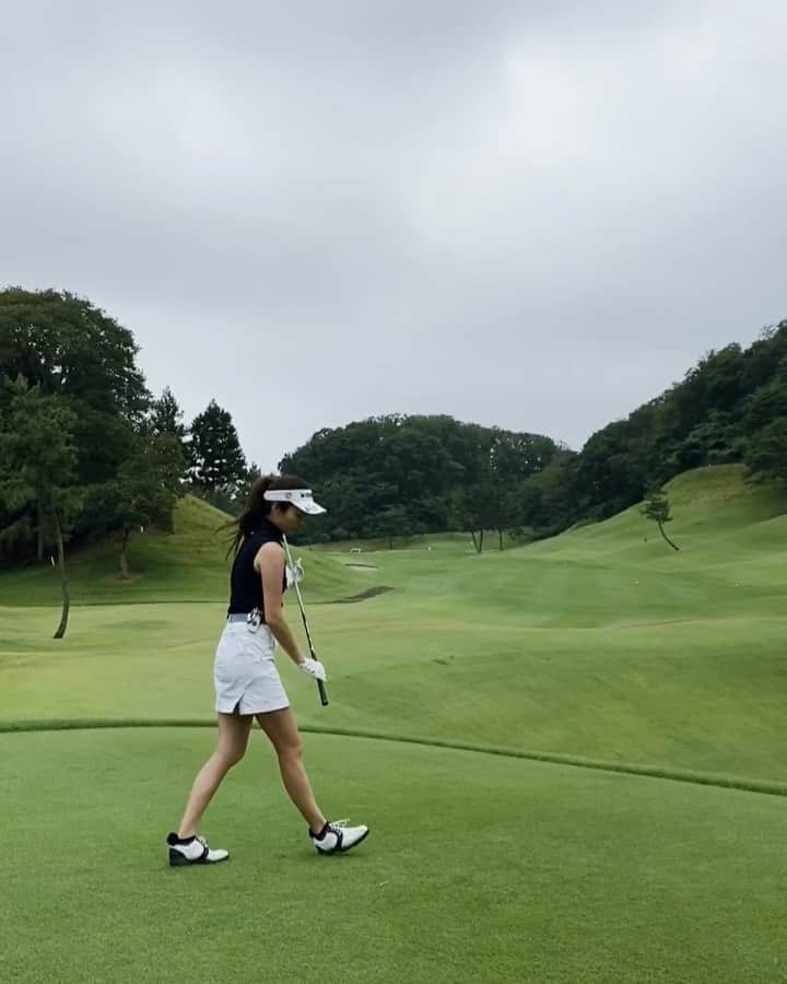 淡輪優希のインスタグラム：「何事も油断は禁物ですなぁ。 アベレージ90台になったと思うとこれですよ。105…精進します💪⛳️ #ゴルフ女子 #ゴルフスイング #ゴルフウェア #PG #ゴルフコーデ #ゴルフスイング動画 #golf #golfstagram」