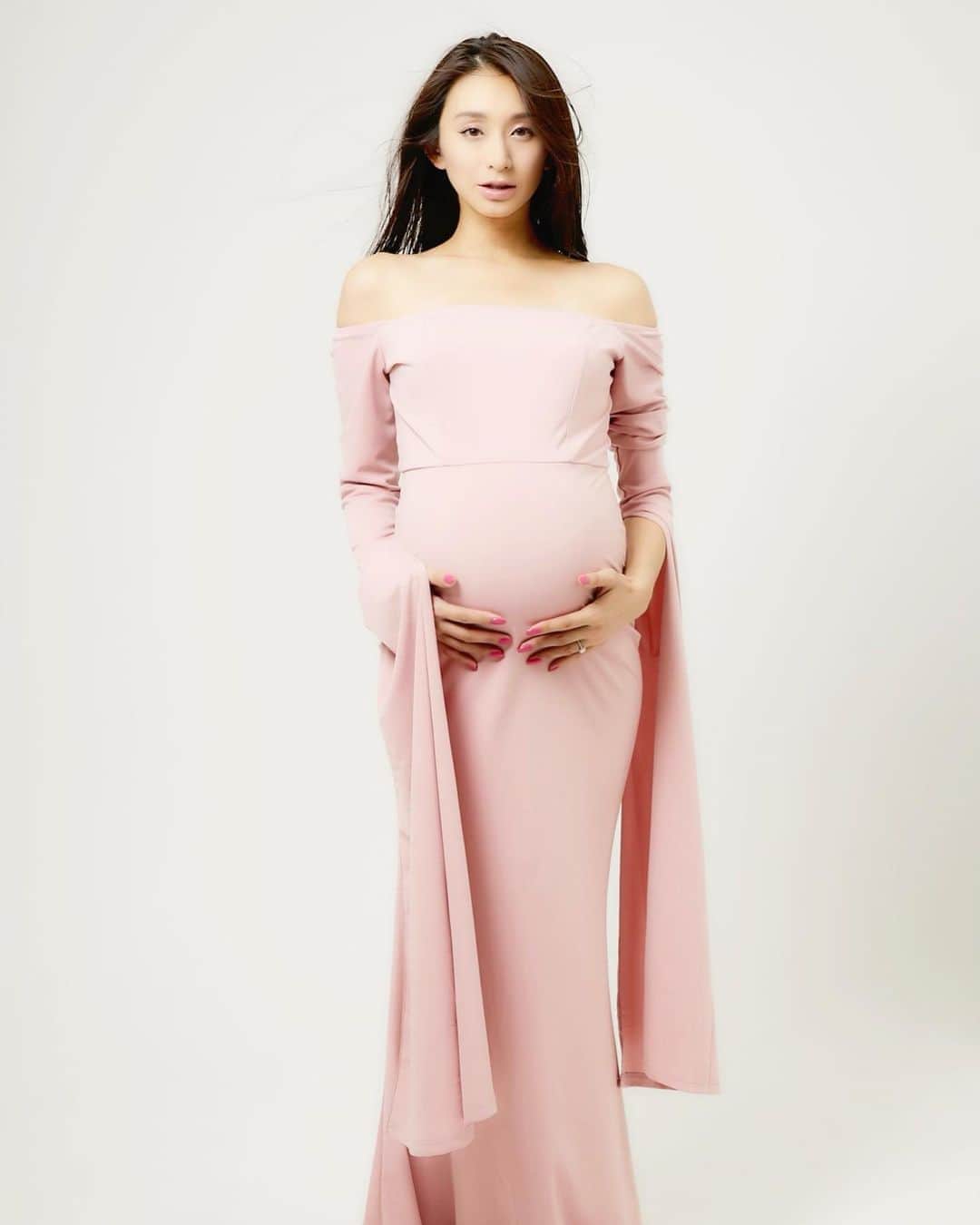 のインスタグラム：「💖🤰マタニティフォト🤰💖 連発します😅💦  #マタニティフォト #マタニティライフ  #マタニティ記録」
