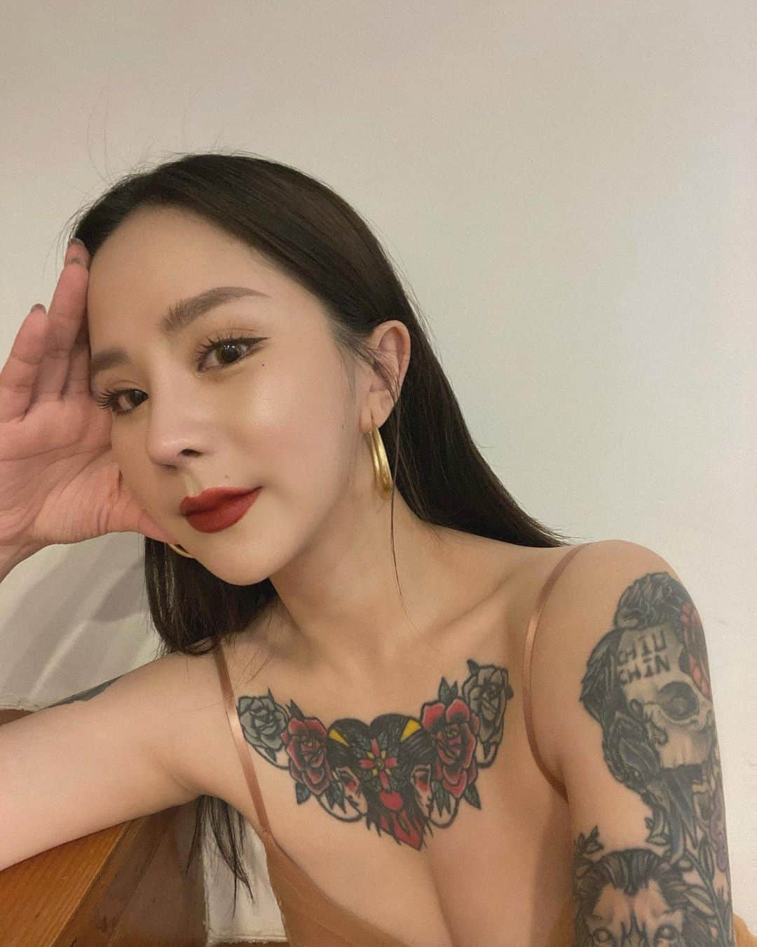 Abby Chenのインスタグラム：「相信我意志力能夠支撐你所有  當你足夠有慾望足夠堅定堅強和忍耐 時間就會向你證明一切🤎」
