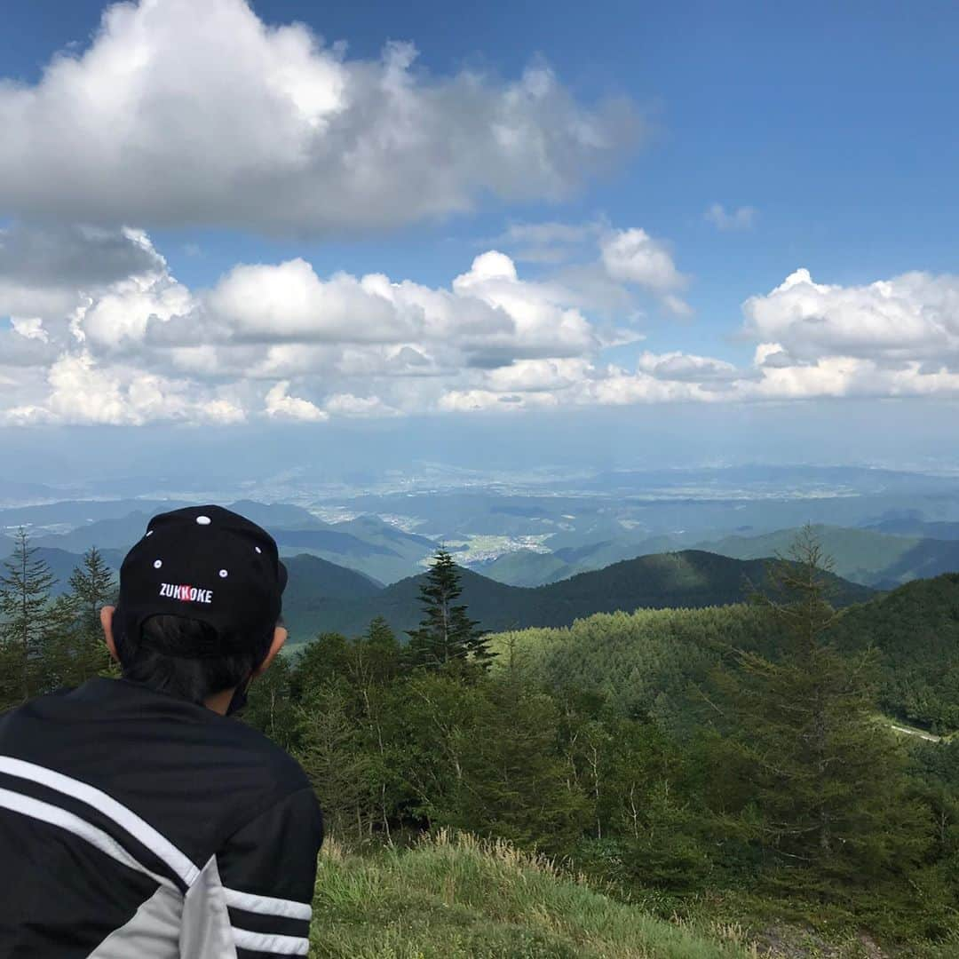 黒川忠文さんのインスタグラム写真 - (黒川忠文Instagram)「初ビーナスライン走ってきました！ 天気も良くて最高でした。 共に走ってくれたみんなに感謝！ ナビ気にせずに付いて行くだけ (´∀｀) 高ボッチ高原で少し降ってきたけど、途中で止んだ。 諏訪湖一望「君の名は」のモデル？となった全景見えて感動したよー520kmの日帰りツーリング気持ちよか〜👍」8月30日 22時17分 - kurokawatadafumi