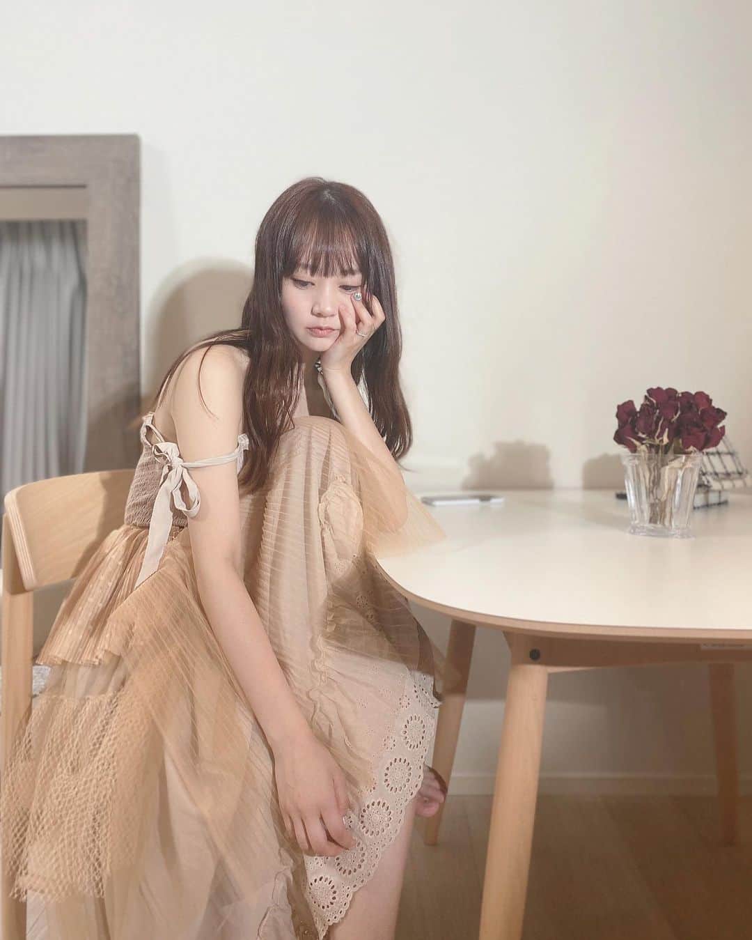 浜田翔子さんのインスタグラム写真 - (浜田翔子Instagram)「dining Tableがやっと きたよ🤍 可愛い😍色々なとこで探しても中々いいサイズがなかったり、 10月とかに届くとかが多くて、、やっとみつかりました😊  カリモクちゃんよろしくね🙏  #カリモク60  #カリモクダイニングテーブル」8月30日 22時22分 - shoko_hamada