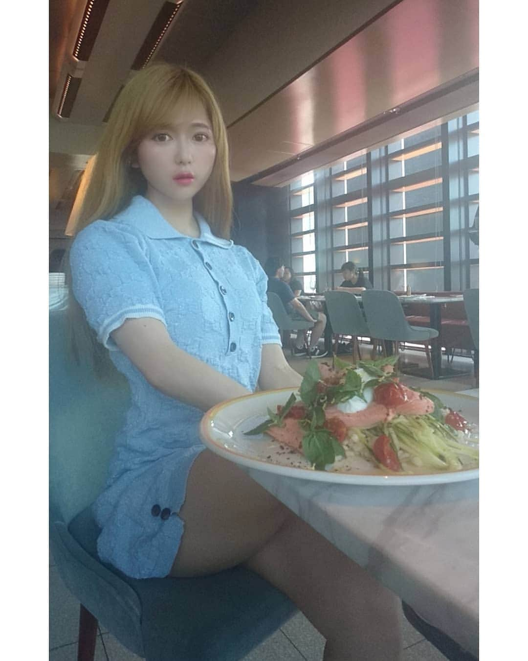 AYUNAさんのインスタグラム写真 - (AYUNAInstagram)「サーモンサラダ🎵🥗🐟 #ワンピース #ワンピ #ビルズ #ビルズ銀座 #bills #bills銀座」8月30日 13時35分 - ayuna_0404