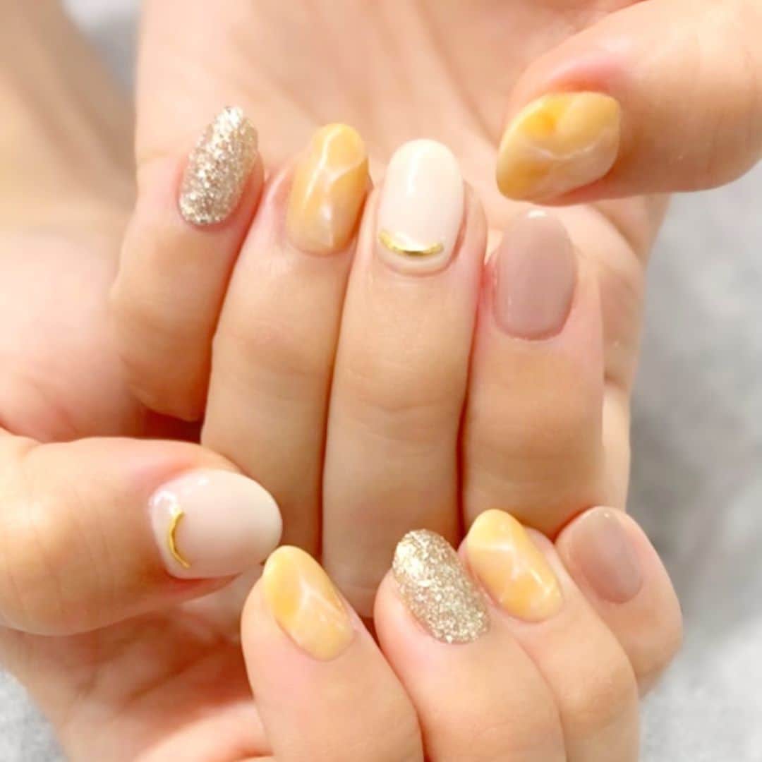 愛内みさのインスタグラム：「🧡 お客様nail ・ #大理石ネイル #オレンジネイル」